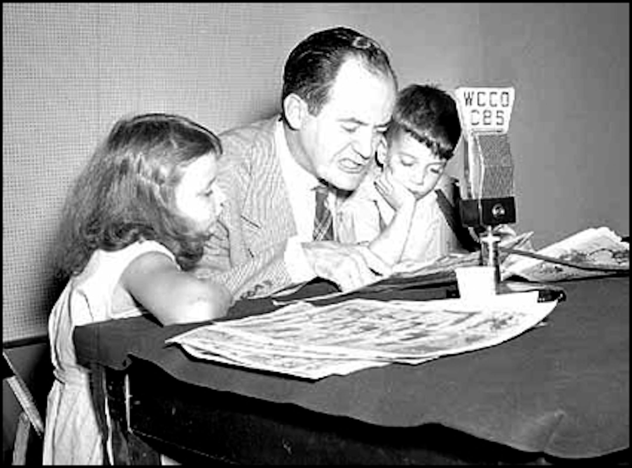 Aug. 18, 1946: Humphrey reads the funnies