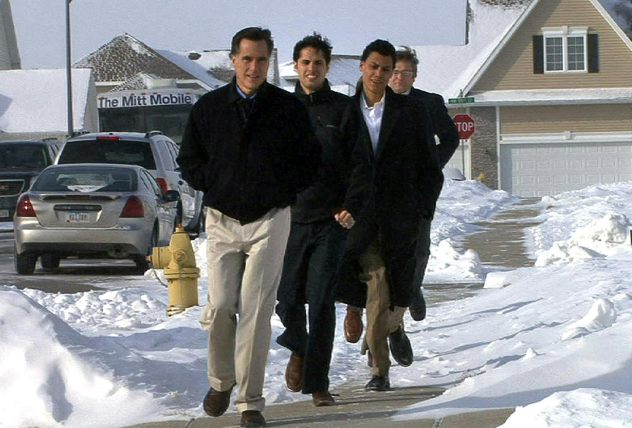 The campaign in Iowa is in the final stretch, and Republican candidate Mitt Romney literally hit the ground running as he led the way to a house party in Johnston, just north of Des Moines. Iowans reveal their candidate choices at the precinct caucuses on Thursday evening.