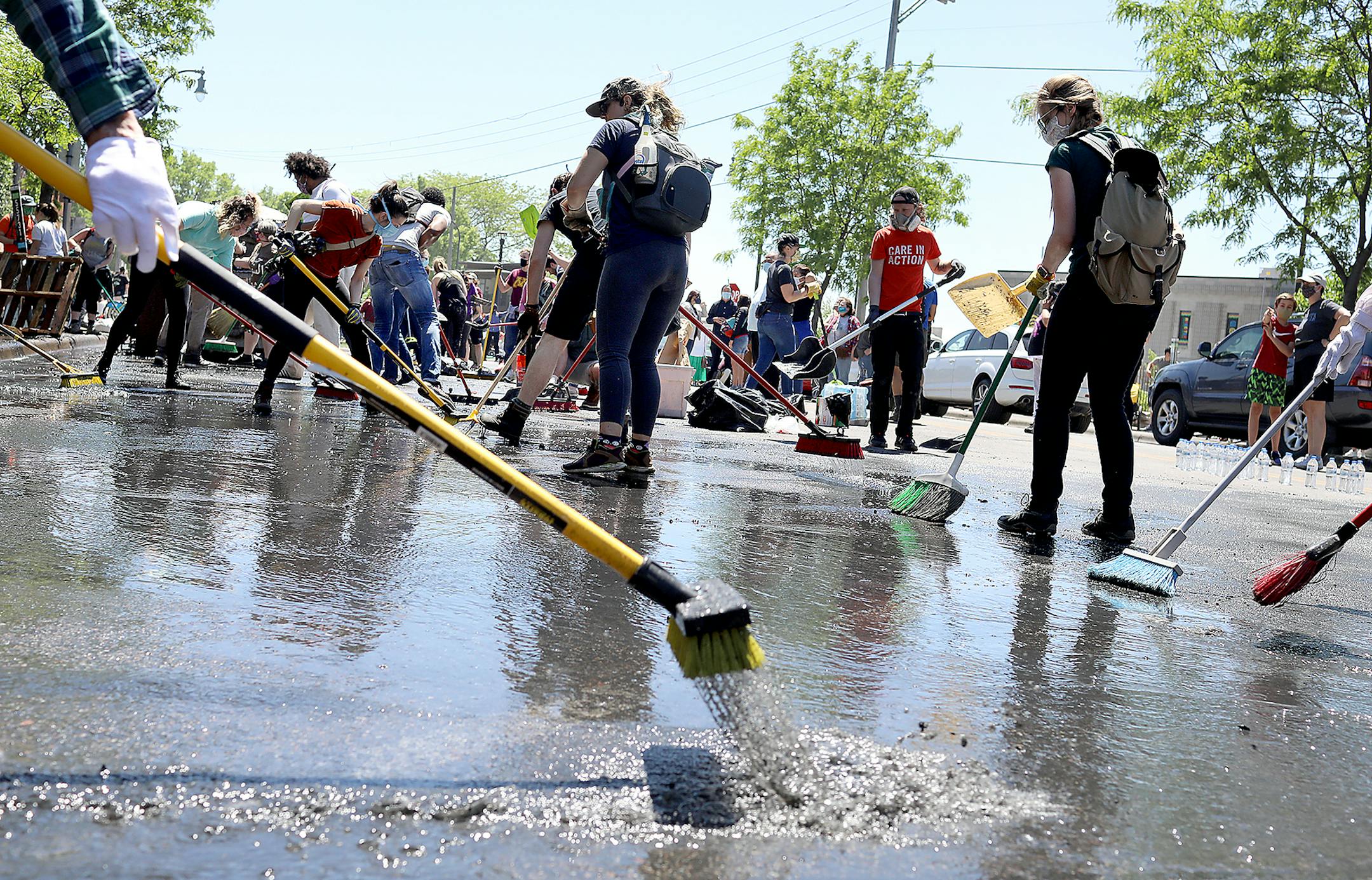 A small army of community members and volunteers work to clear water and debris outside 27 Avenue Cafe, just off of Lake Street, damaged by agitators in the wake of the death of George Floyd while in police custody earlier in the week and seen Saturday, May 30, 2020, in Minneapolis, MN.] DAVID JOLES • david.joles@startribune.com Latest on the death of George Floyd.