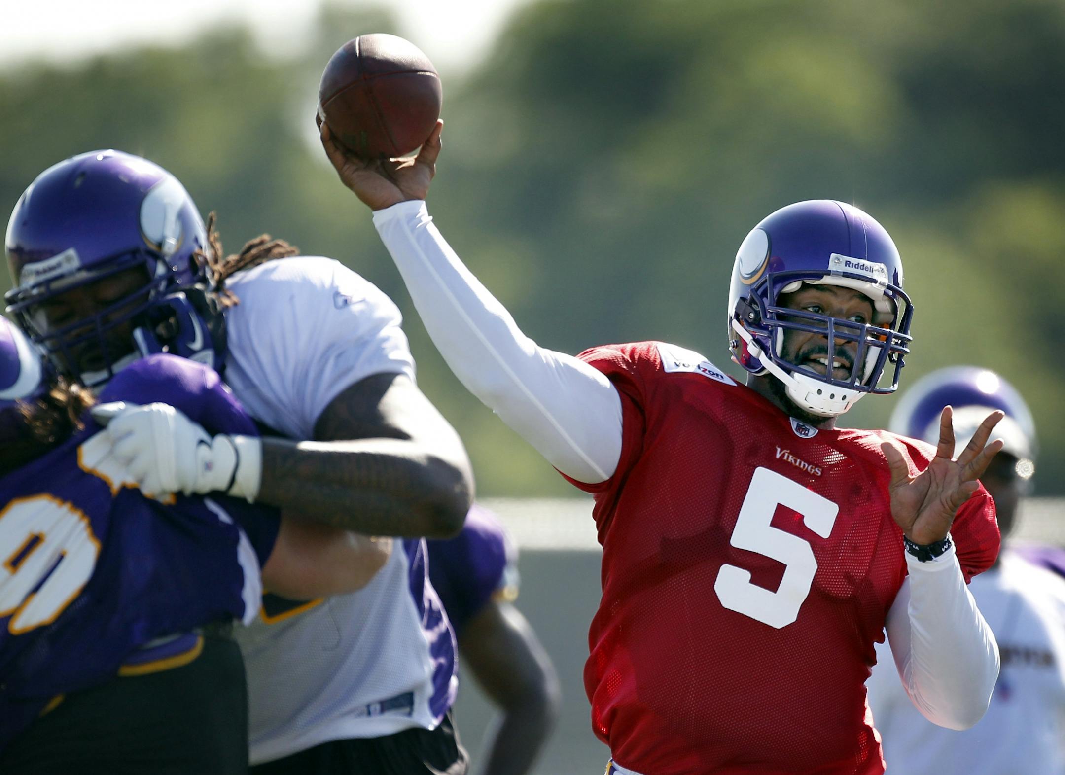 Minnesota Vikings quarterback Donovan McNabb (5) attempted a pass during practice on Thursday afternoon at Minnesota State University, Mankato.
