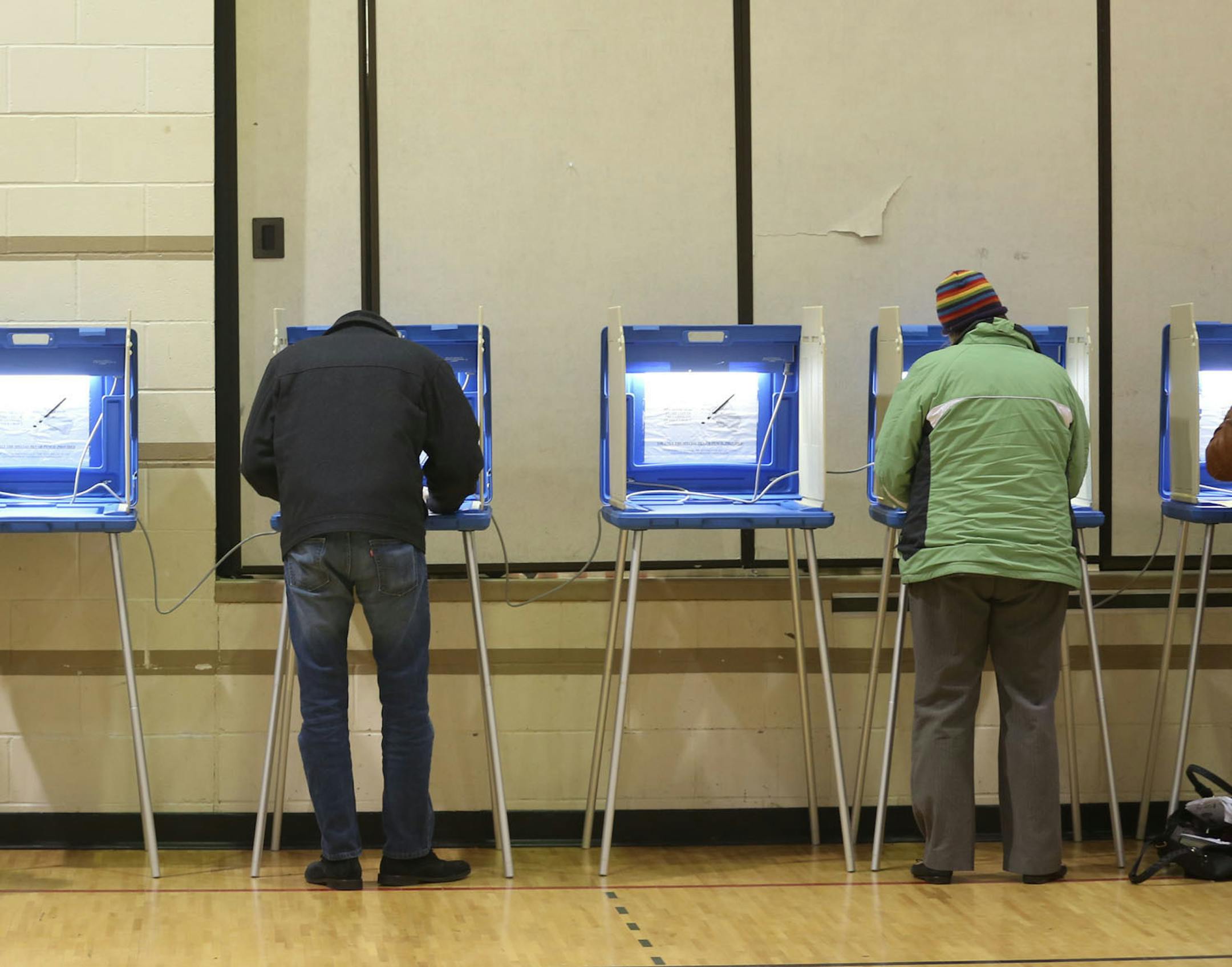Voters filled out their ballots on Election day at Marcy Open School in Minneapolis Min., Saturday, November 5, 2013 ] (KYNDELL HARKNESS/STAR TRIBUNE) kyndell.harkness@startribune.com ORG XMIT: MIN1311052017097968