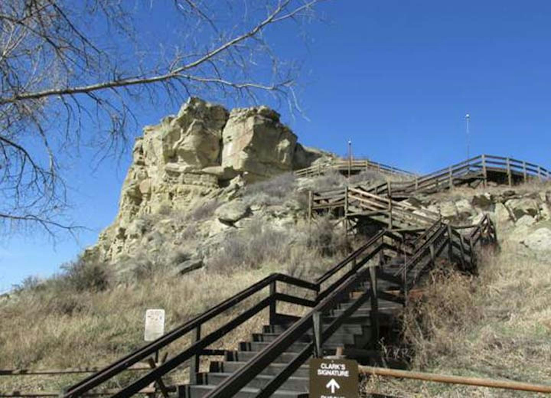 The walkway leading to Pompeys Pillar