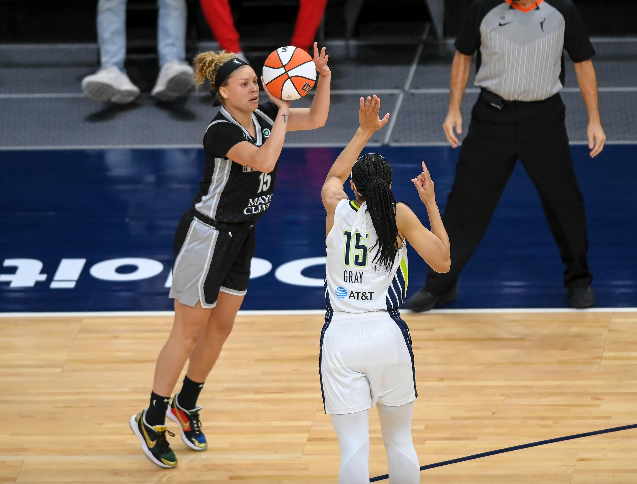 Minnesota Lynx guard Rachel Banham (15) scored a 3-pointer as she was defended by Dallas Wings guard Allisha Gray (15) in the first half.