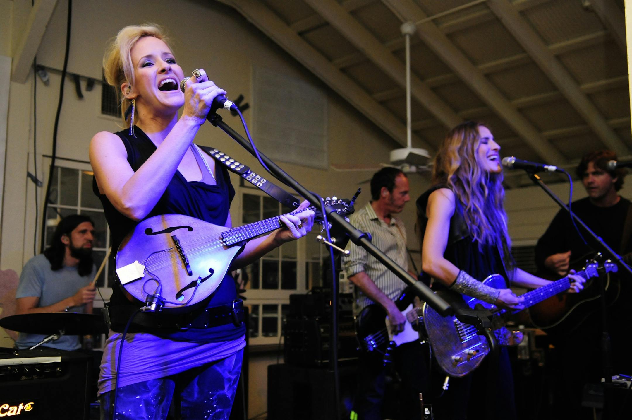Court Yard Houunds featuring Martie Maguire and Emily Robison of the Dixie Chicks perform at the Beauty Bar Palm Door at the SXSW music festival in Austin, Texas on March 19, 2010. � Tony Nelson