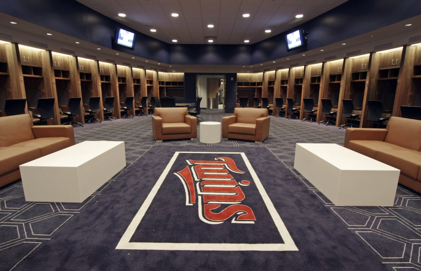 Tom Sweeney &#x2022; tsweeney@startribune.com Mpls,MN 3/17/2010 ] Twins locker room - clubhouse at the new Target twins stadium ORG XMIT: MIN2014012319210665