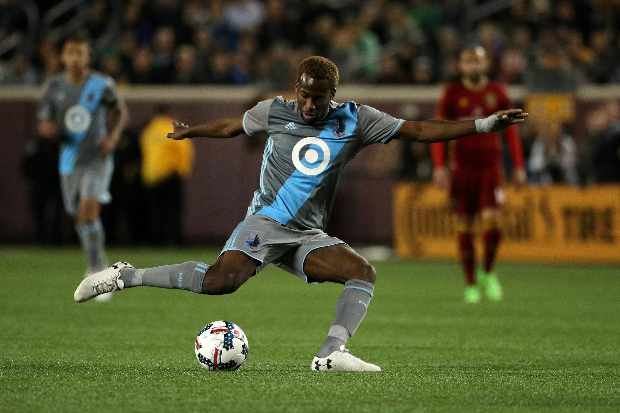 Minnesota United midfielder Kevin Molino (18) crossed the ball in the second half.