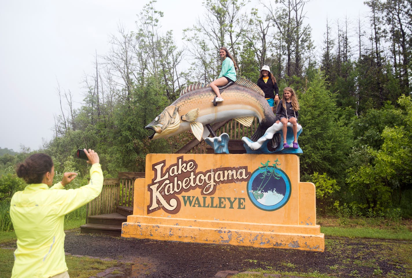 Bailey Brewster, 16, from left, and her sisters Brianne, 14, and Brycelyn of Burnsville pose for a photo near the entrance to Voyageurs National Park at Kabetogama Lake. ] (Leila Navidi/Star Tribune) leila.navidi@startribune.com BACKGROUND INFORMATION: Voyageurs National Park in Minnesota on Saturday, June 25, 2016.