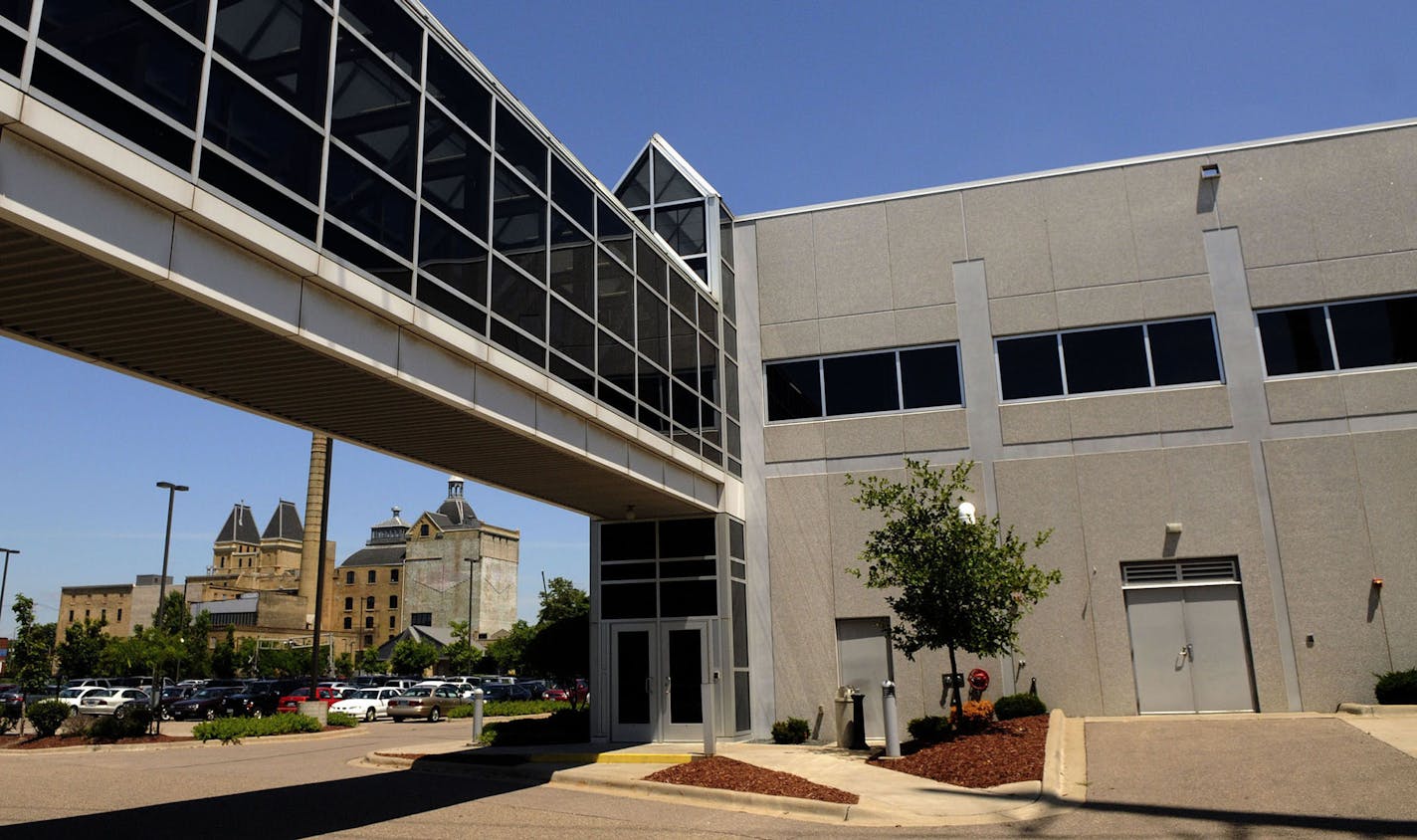 The Graco Inc. plant in Minneapolis, Minn. frames the old Grain Belt Brewery on Wednesday, 6/29/2001 ]Richard Sennott/Star Tribune. Richard.Sennott@startribune.com Minneapolis, Mn. Wednesday 06/29/11) ORG XMIT: MIN2013051311393937