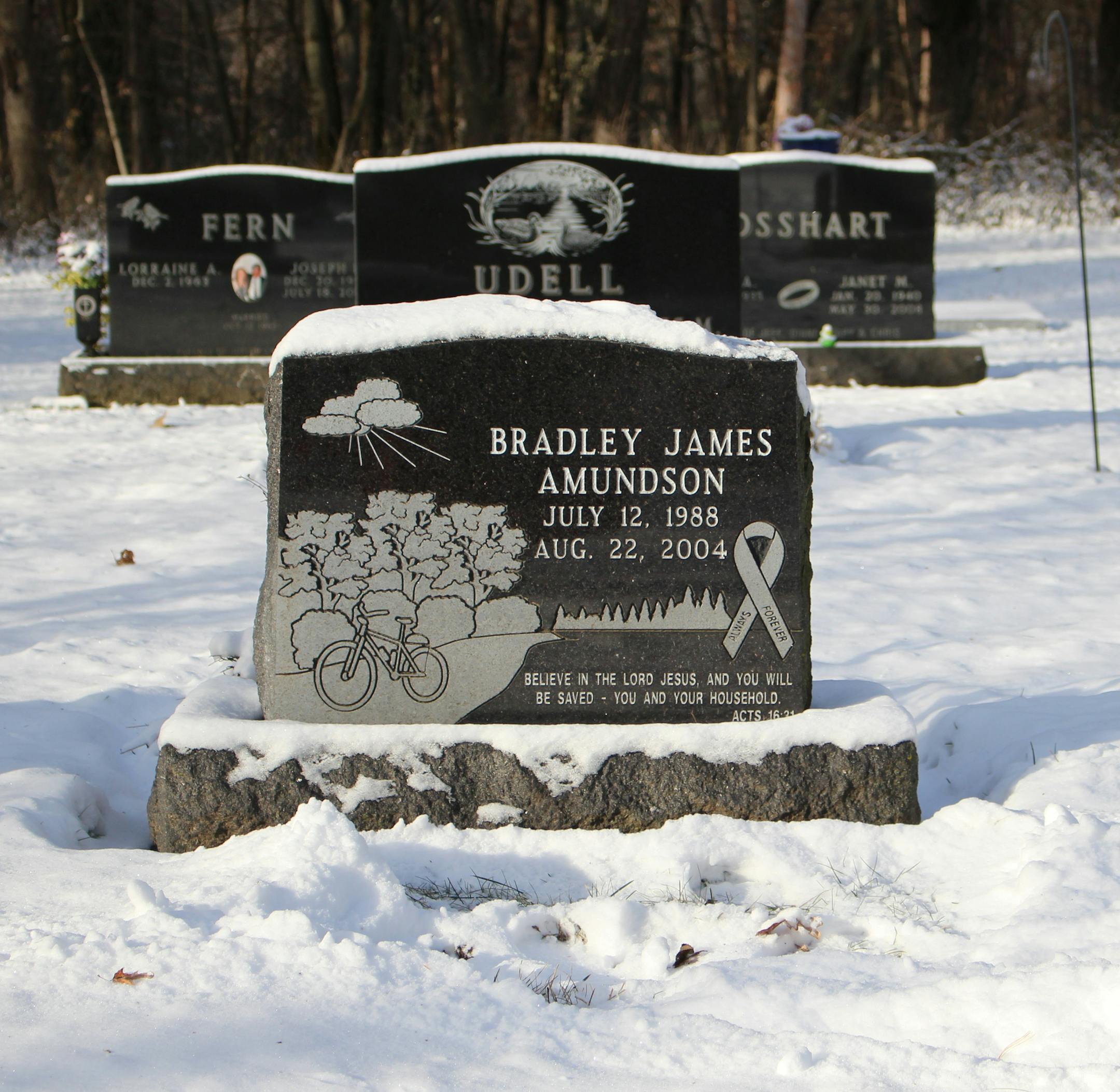 Bradley Amundson's grave site in Champlin Cemetery after enforcement of the new rules.