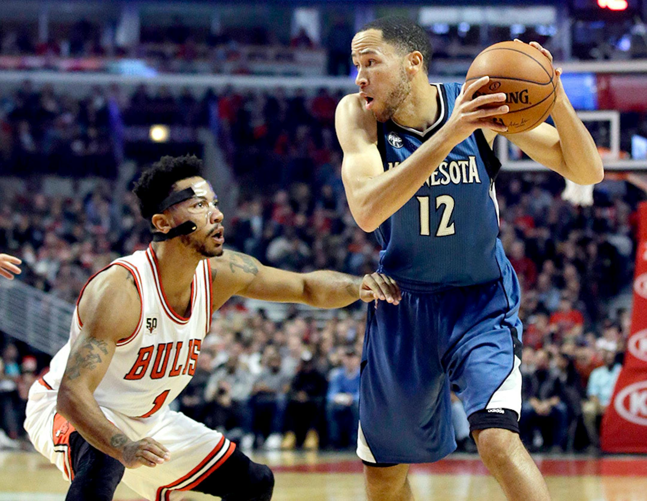 Minnesota Timberwolves forward Tayshaun Prince, right, looks to a pass as Chicago Bulls guard Derrick Rose guards during the first half of an NBA basketball game on Saturday, Nov. 7, 2015, in Chicago. (AP Photo/Nam Y. Huh)