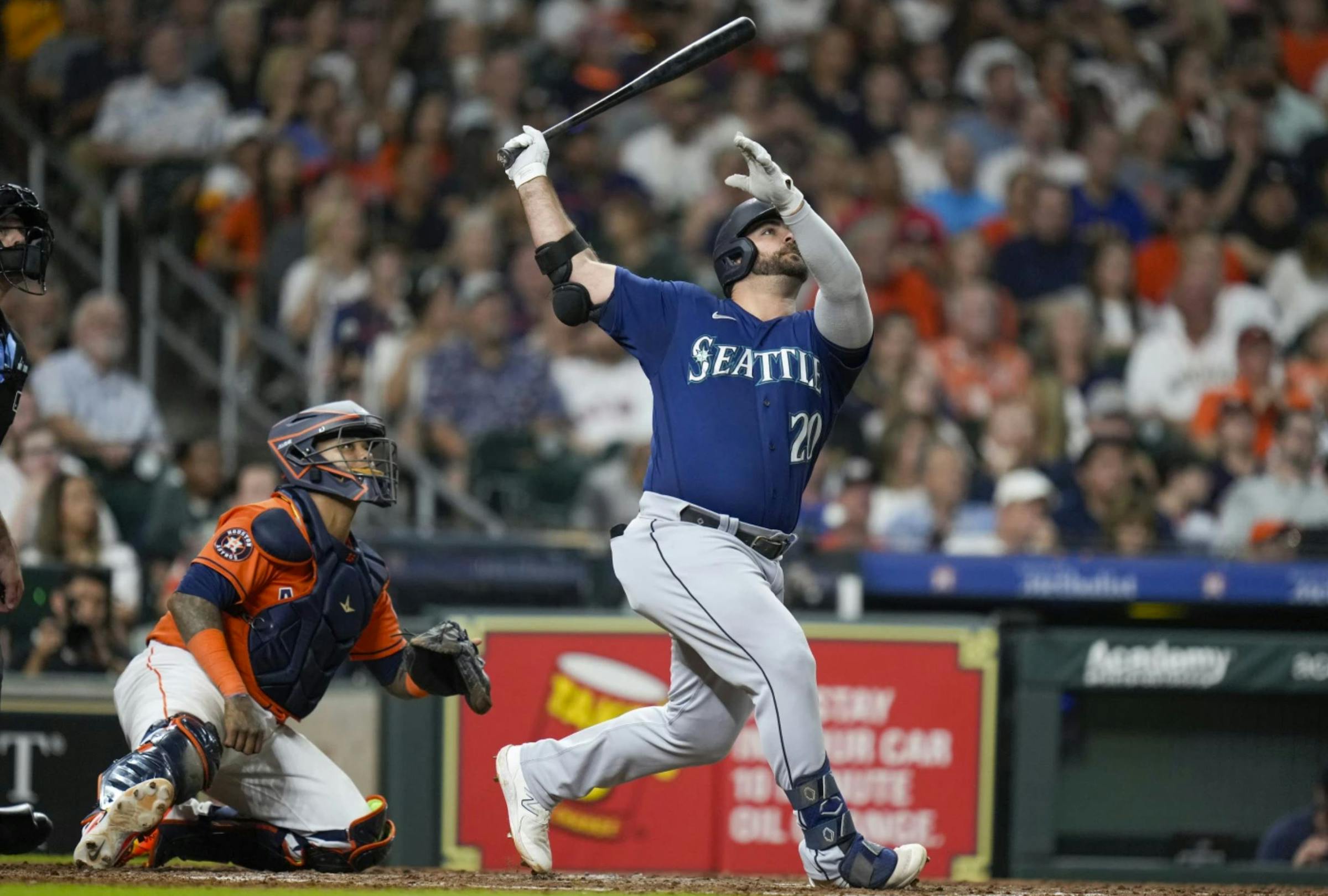 Twins sign first baseman Mike Ford