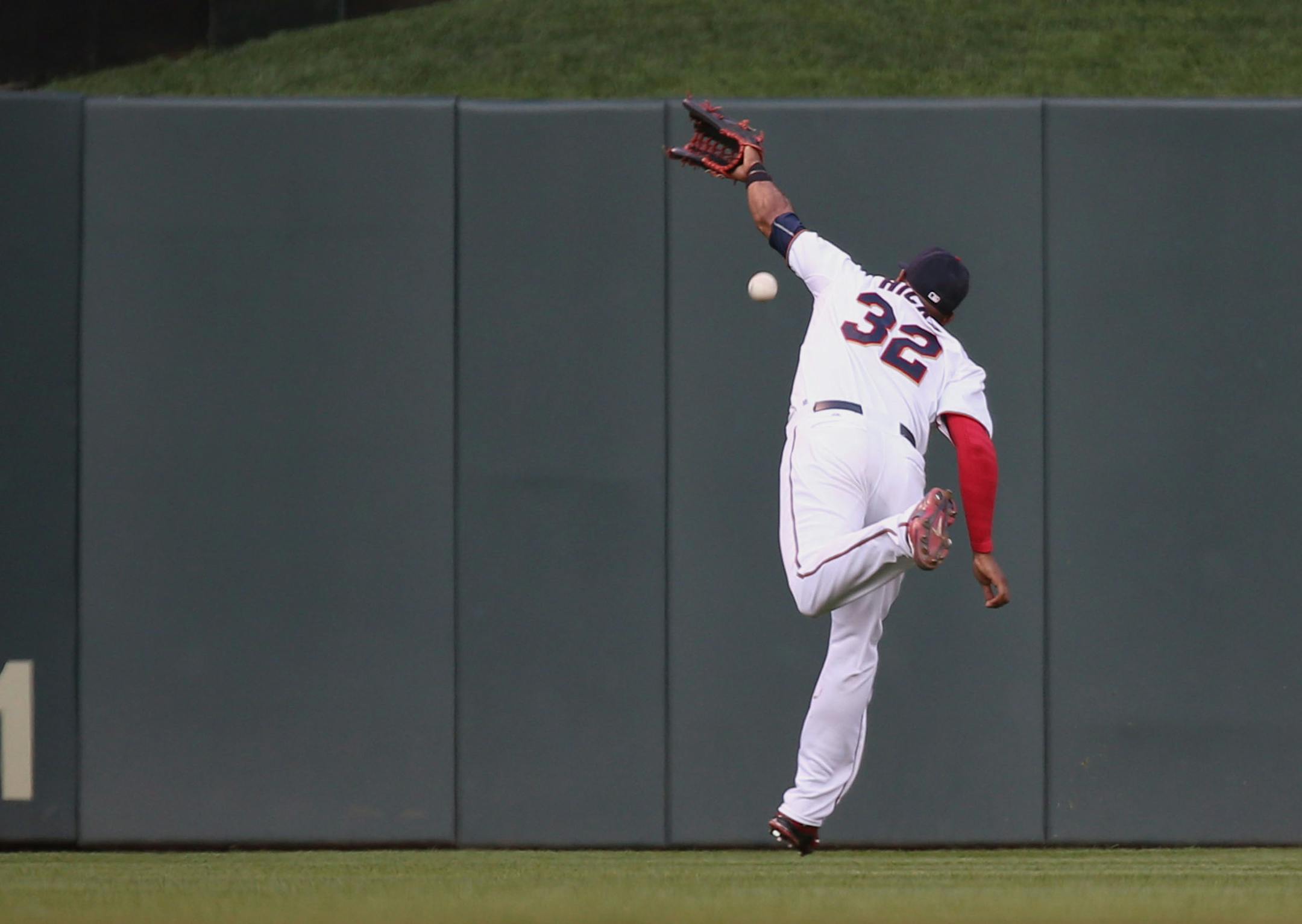 Twins Aaron Hicks misread a fly ball hit by Cleveland's Abraham Almonte who went to third base in the second inning. ] (KYNDELL HARKNESS/STAR TRIBUNE) kyndell.harkness@startribune.com Twins vs Cleveland in Minneapolis , Min., Friday August 14, 2015.