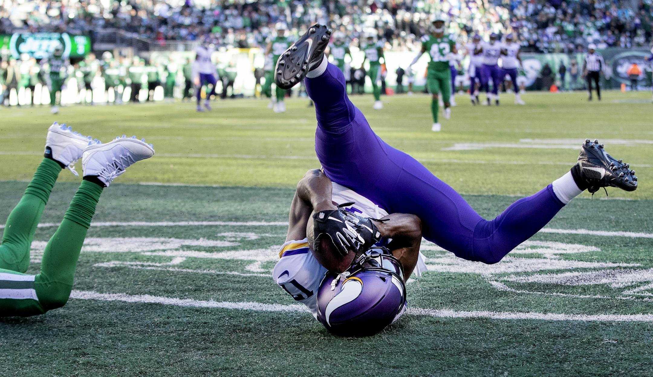 Aldrick Robinson caught a 34-yard touchdown pass from Kirk Cousins in the fourth quarter.