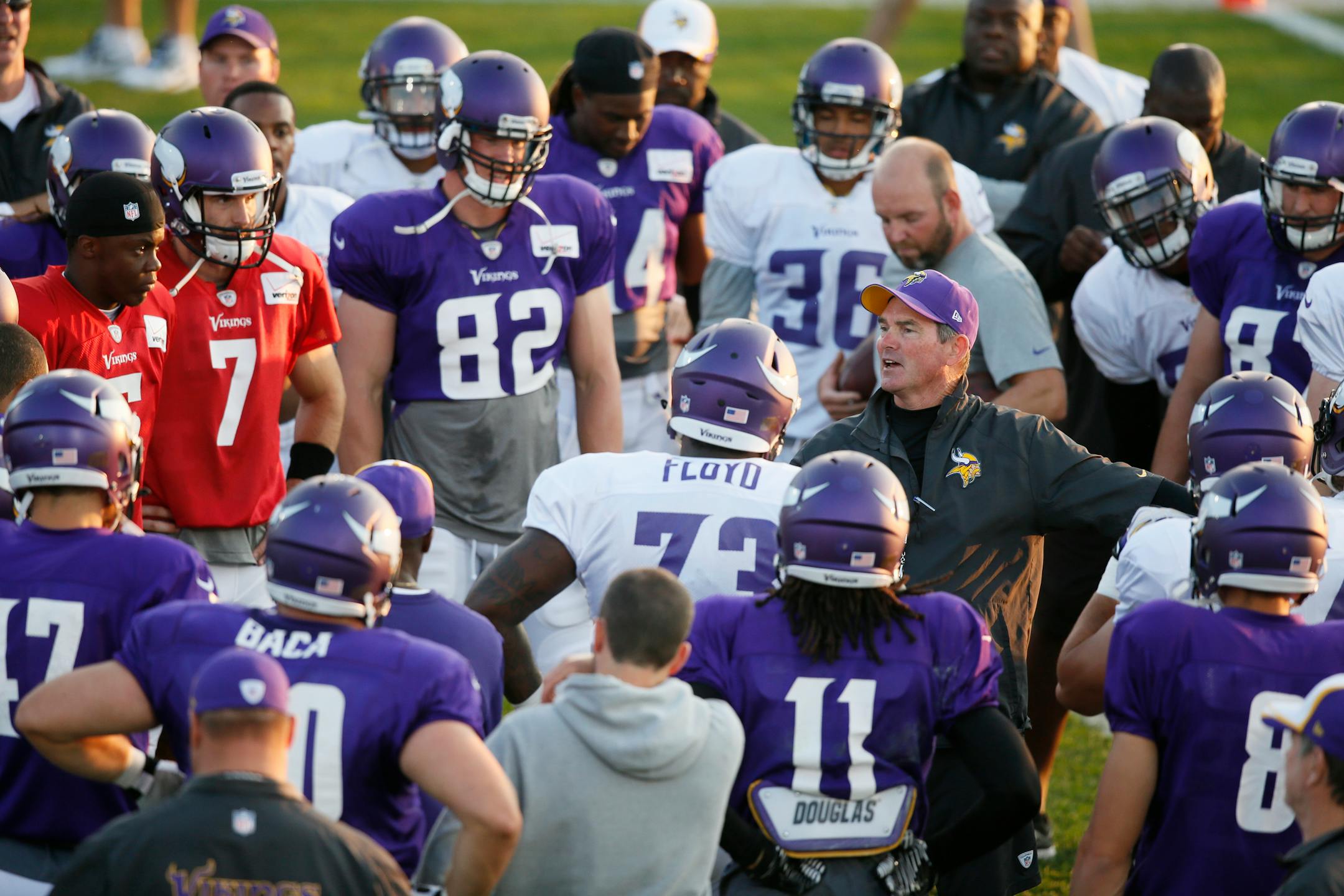 Vikings coach Mike Zimmer gathered his team before Monday night's practice at Minnesota State Mankato.