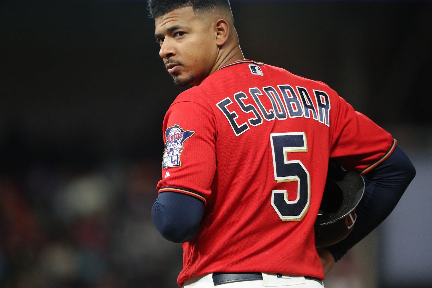 Minnesota Twins third baseman Eduardo Escobar (5)