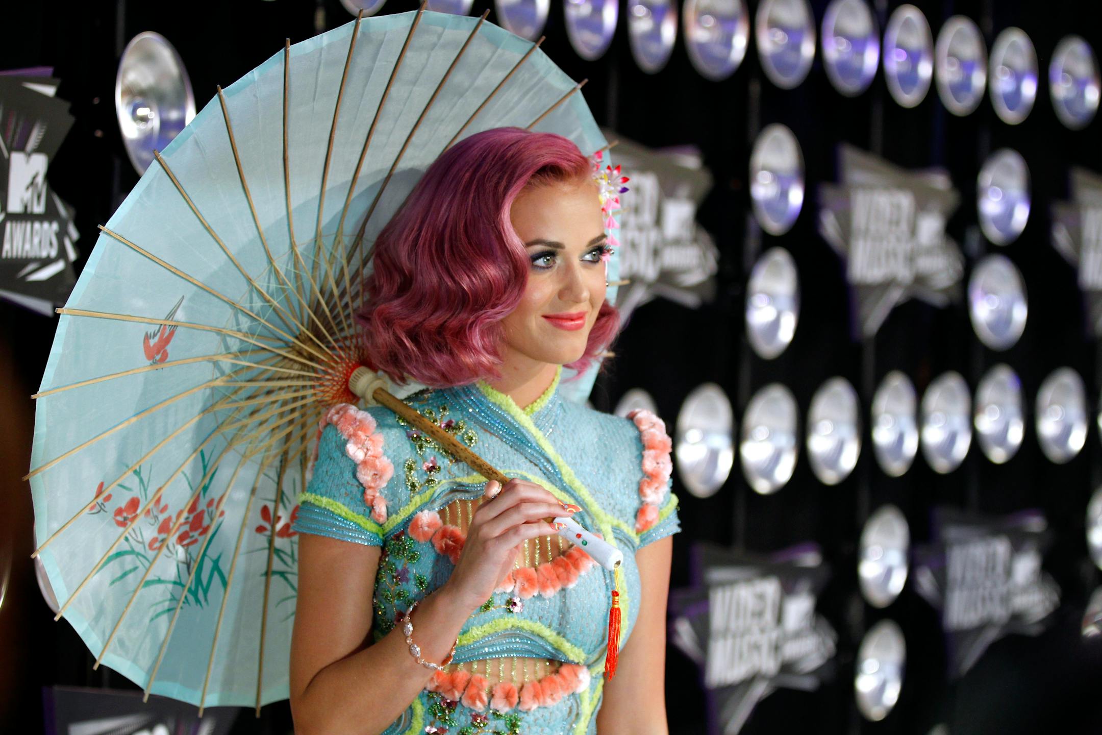 Katy Perry arrives at the MTV Video Music Awards on Sunday Aug. 28, 2011, in Los Angeles. (AP Photo/Matt Sayles)