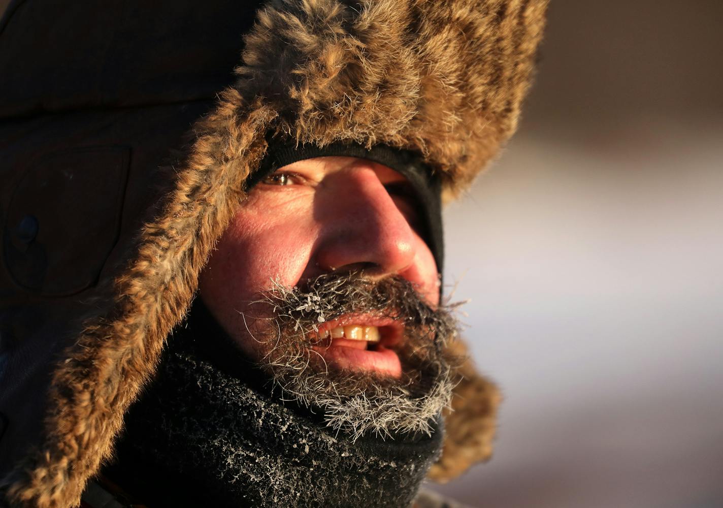 Plein Air painter Neil Sherman, ventures into the outdoors, even in the extremes, to paint and create. Dressing warm is often the biggest challenge, standing in one place for extended time requires warm layers, but often can restrict arm movement and dexterity. ] brian.peterson@startribune.com
Grand Marais, MN 01/08/17