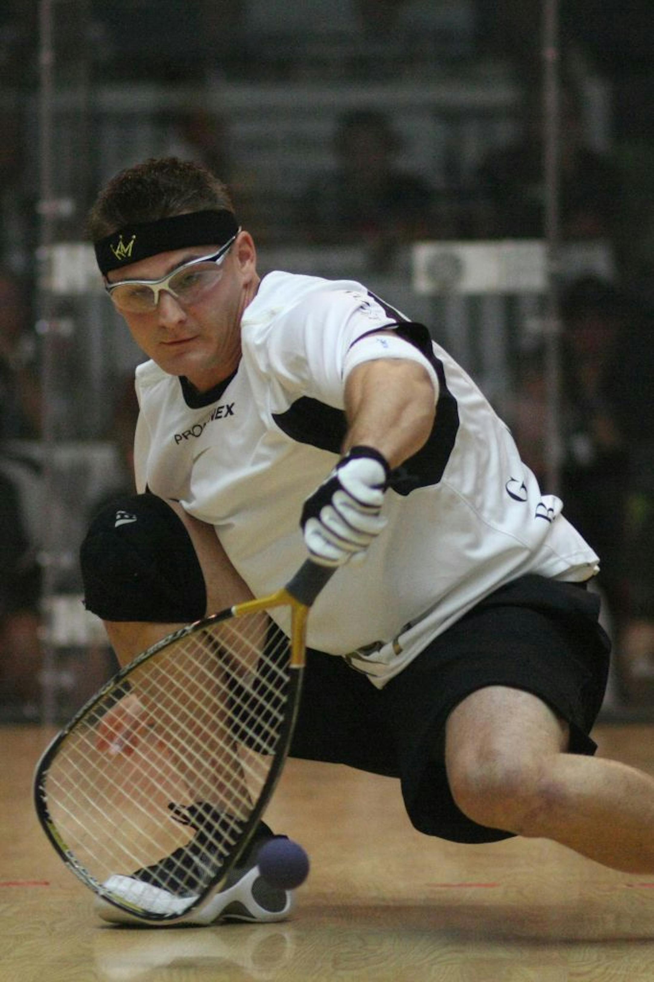 Canadian Kane Waselenchuk, the top-ranked racquetball player in the world, remains a devoted hockey fan.