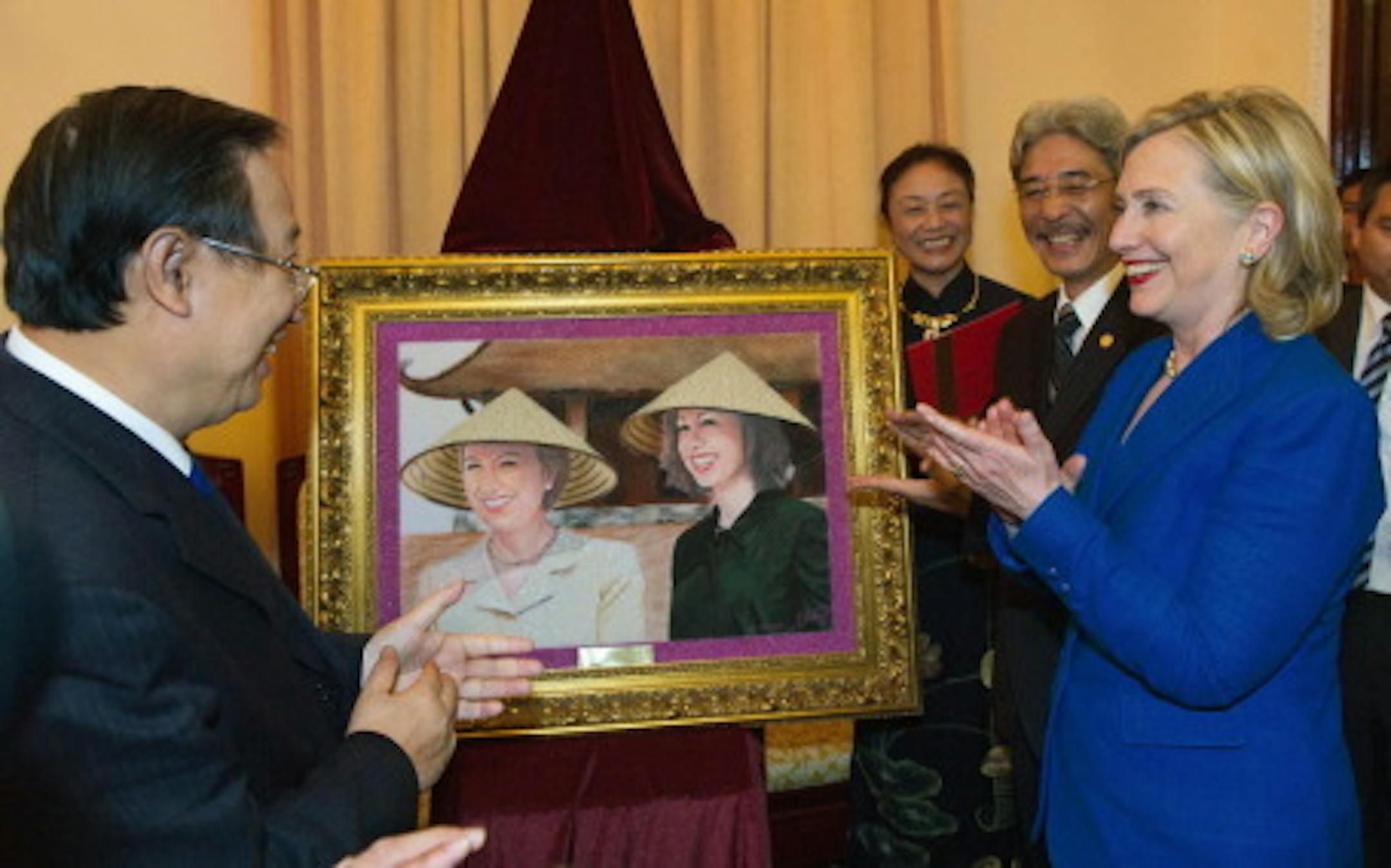 Sec. of State Hillary Clinton accepts a wedding gift of beaded artwork for her daughter, Chelsea. Photo: AP