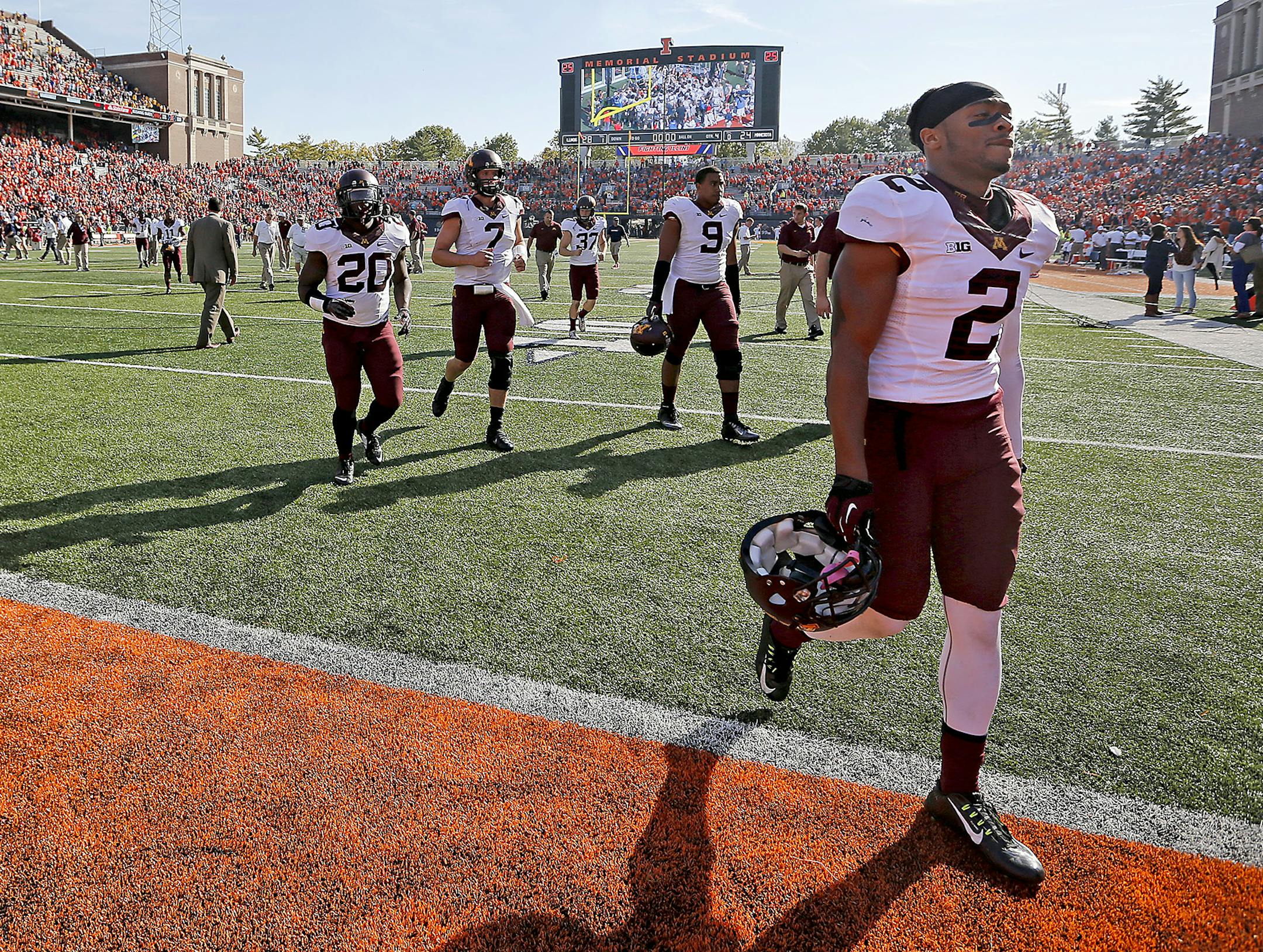 Gophers defensive back Cedric Thompson (2) made his way off the field after they were defeated by Illinois 28-24 as the Minnesota Gophers took on Illinois, Saturday, October 25, 2014 in Champagne, IL. ] (ELIZABETH FLORES/STAR TRIBUNE) ELIZABETH FLORES • eflores@startribune.com