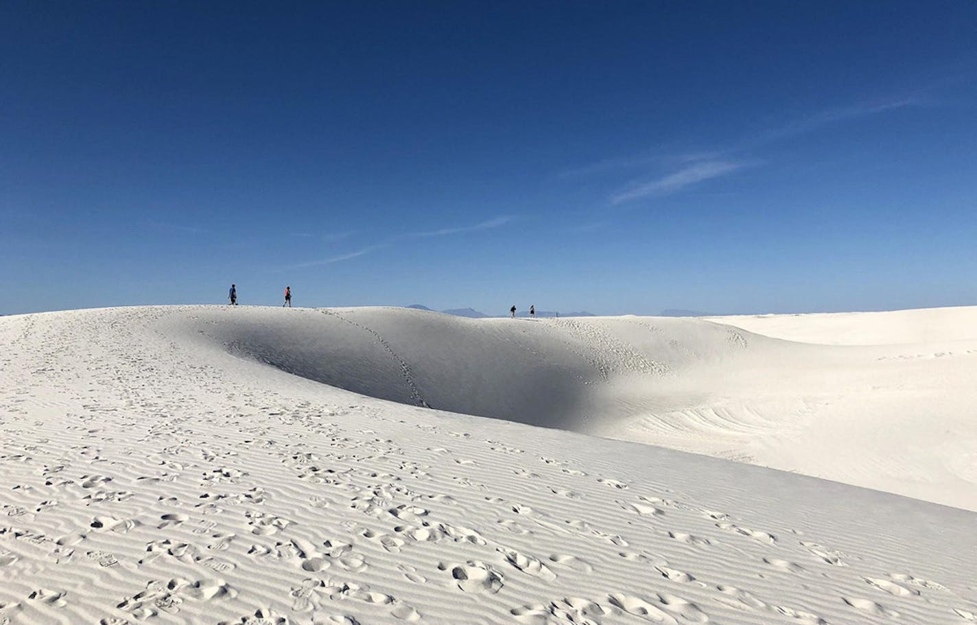 The Alkali Flat Trail is the longest and most strenuous at White Sands, the country's newest national park. Hikers must follow the blazes, as there is no exact trail. (Melanie Radzicki McManus/Chicago Tribune/TNS) ORG XMIT: 1528924