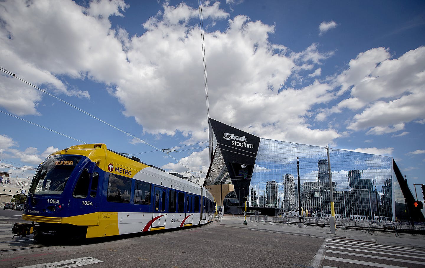 The light rail train made its way toward the US Bank Stadium stop, Tuesday, June 20, 2017 in Minneapolis, MN. The light rail will shut down between June 22 and July 3. It is the longest shut down in the history of Metro Transit's light-rail system. ] ELIZABETH FLORES &#x2022; liz.flores@startribune.com ORG XMIT: MIN1706201539591429