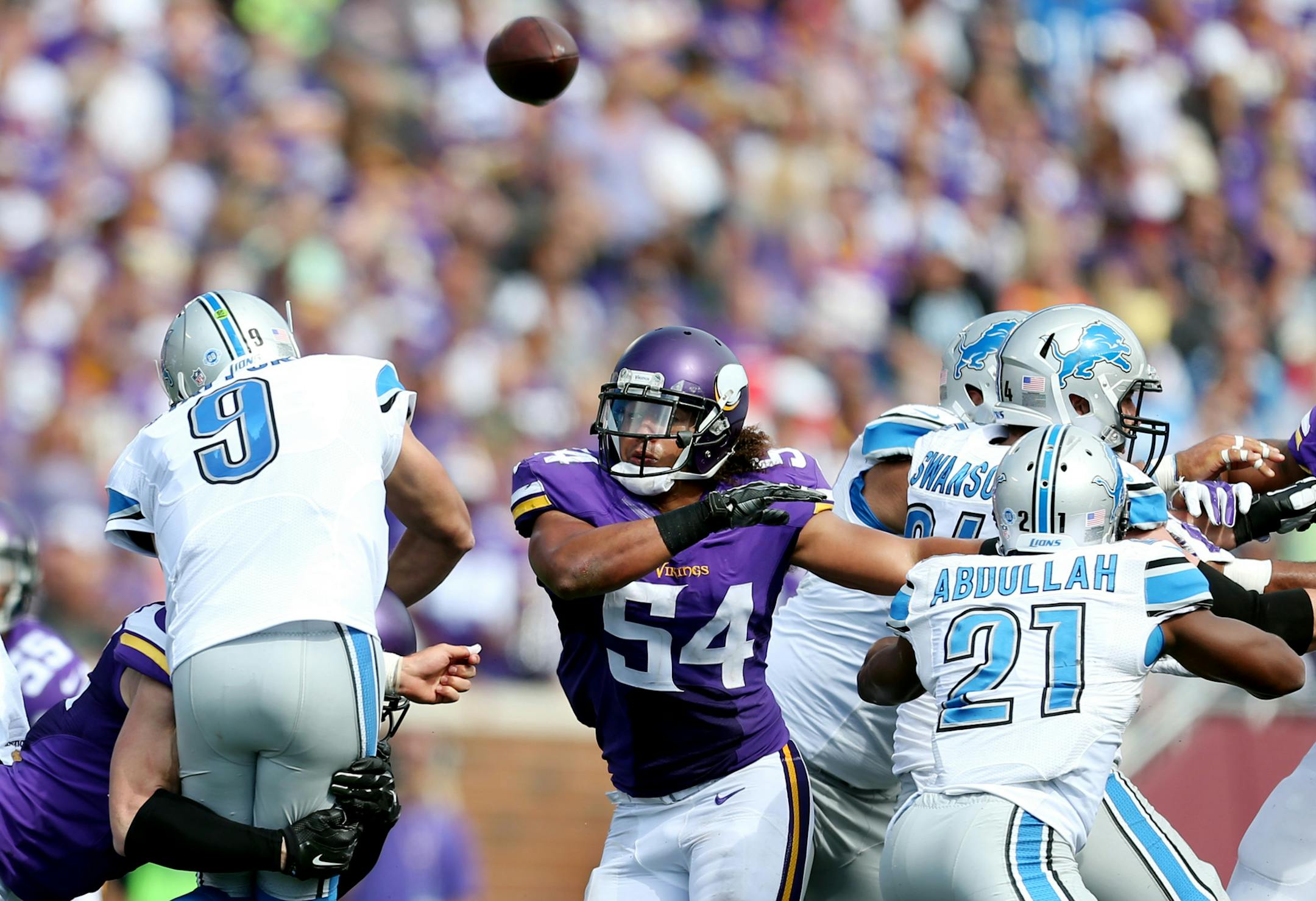 Detroit Lions quarterback Matthew Stafford (9) threw an incomplete pass after he was pressured by Minnesota Vikings inside linebacker Eric Kendricks (54) in the forth quarter at TCF Bank Stadium Sunday September 20, 2015 in Minneapolis , MN. ] The Minnesota Vikings hosted the Detroit Lions. Jerry Holt/ Jerry.Holt@Startribune.com