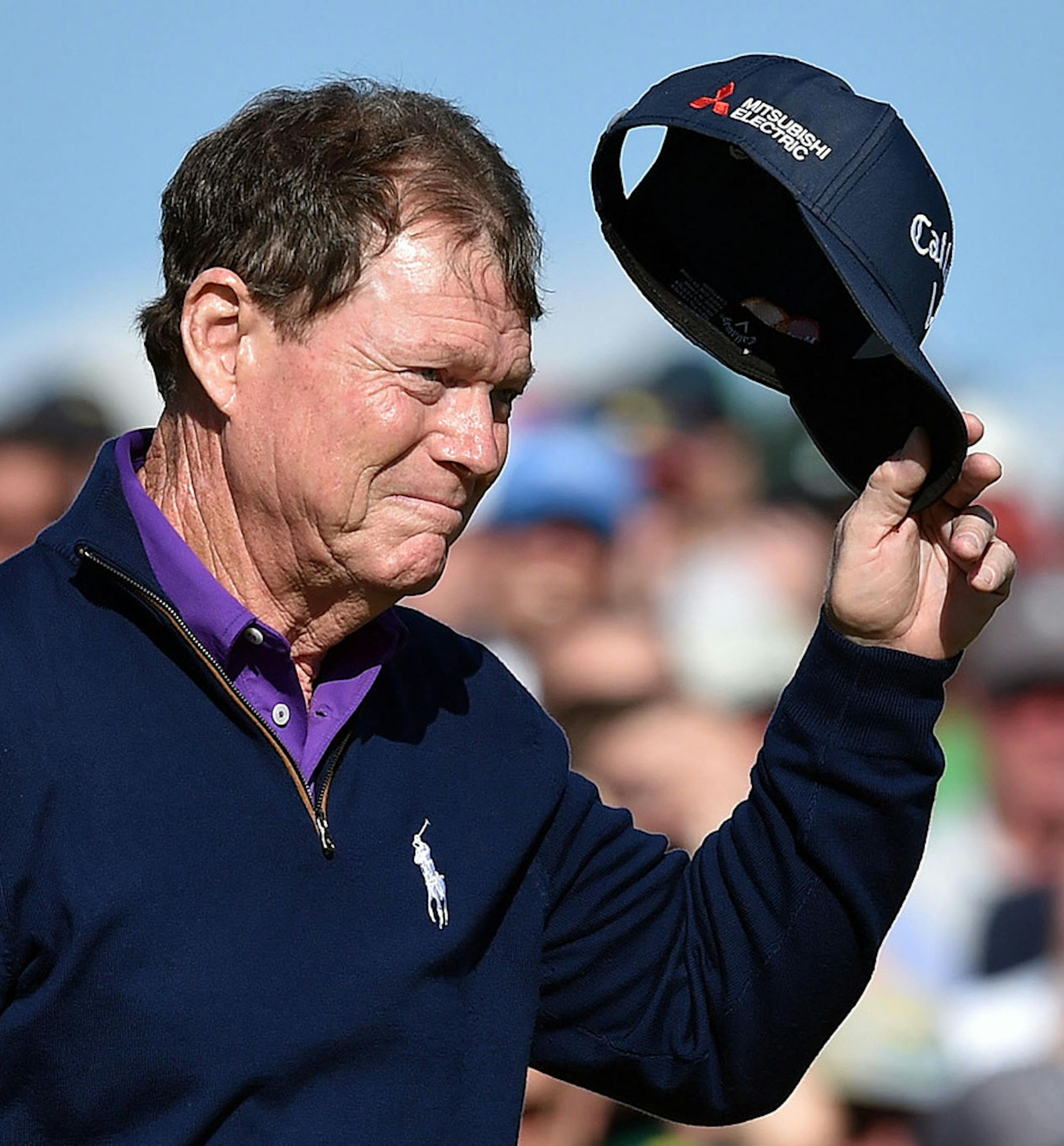 Tom Watson tips his cap to the gallery on the 18th green, during Watson's final Masters appearance, in the second round of the 80th Masters at the Augusta National Golf Club on Friday, April 8, 2016, in Augusta, Ga. (Brant Sanderlin/Atlanta Journal-Constitution/TNS)