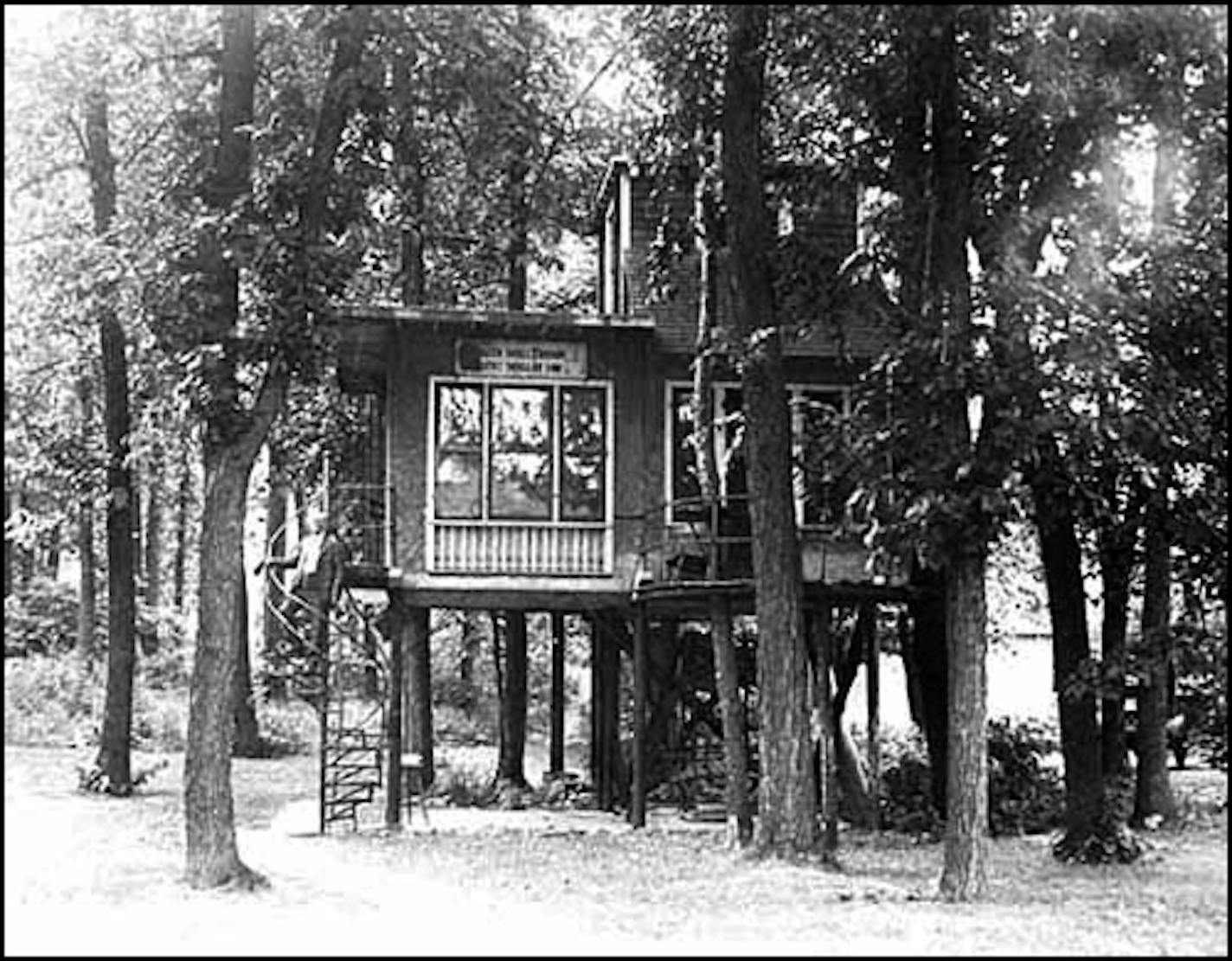 Charles F. Dight's "treetop" house overlooking Minnehaha Creek in Minneapolis in 1930.