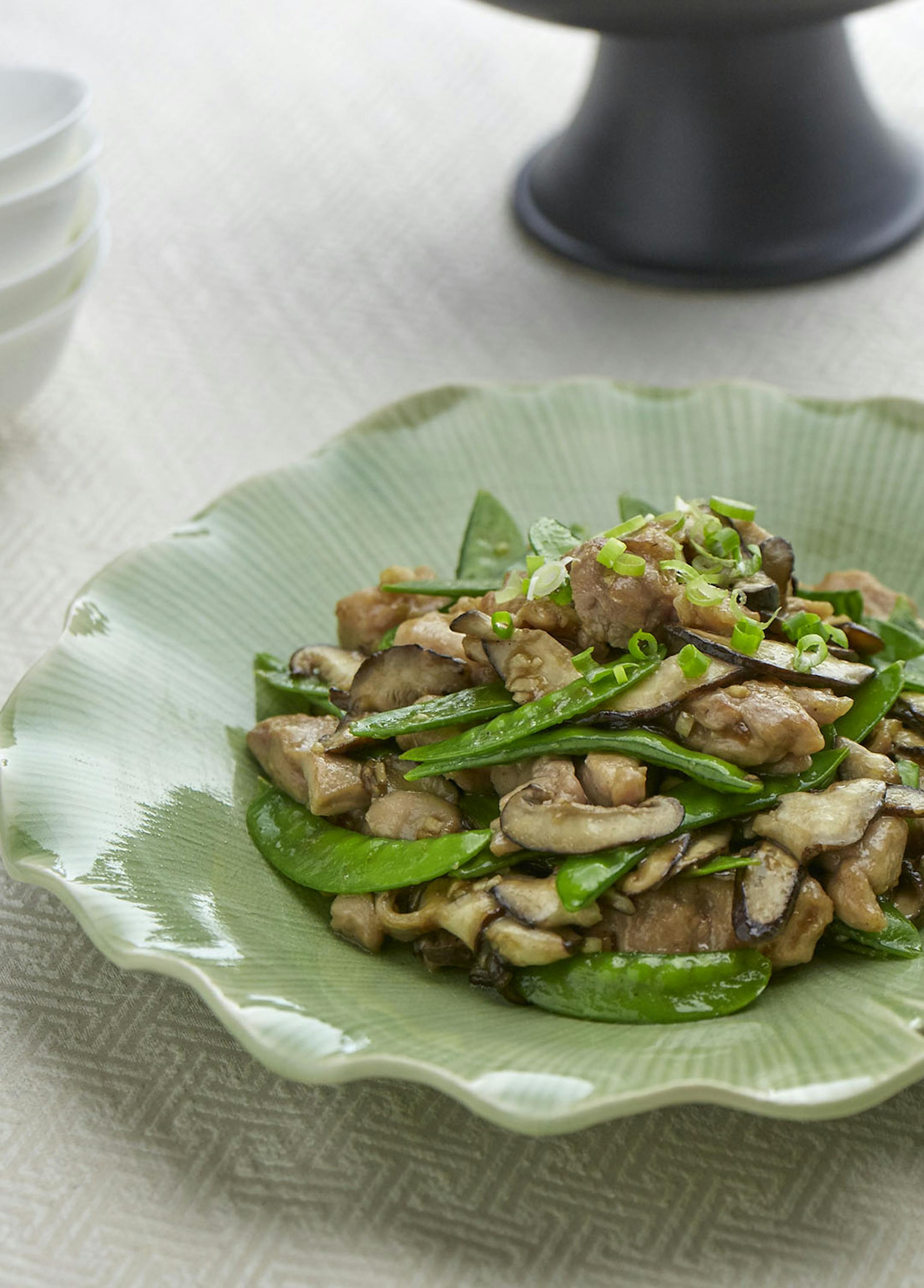 Chicken with Shiitake Mushrooms and Snow Peas from ìKatie Chinís Everyday Chinese Cookbook.î