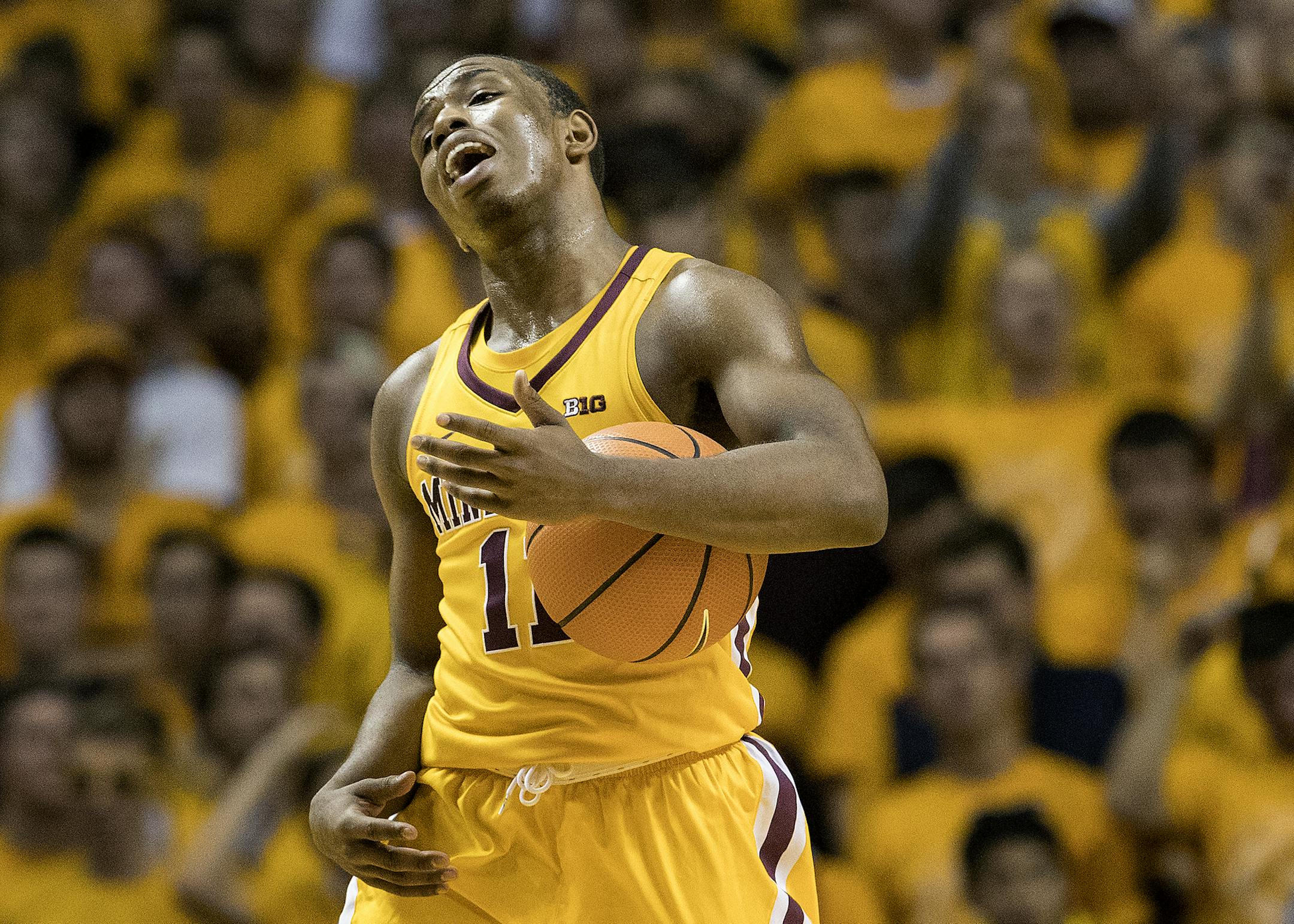 Isaiah Washington (11) reacted after being called for a foul in the second half. ] CARLOS GONZALEZ ï cgonzalez@startribune.com - November 29, 2017, Minneapolis, MN, Williams Arena, NCAA Basketball, University of Minnesota Gophers vs. Miami Hurricanes