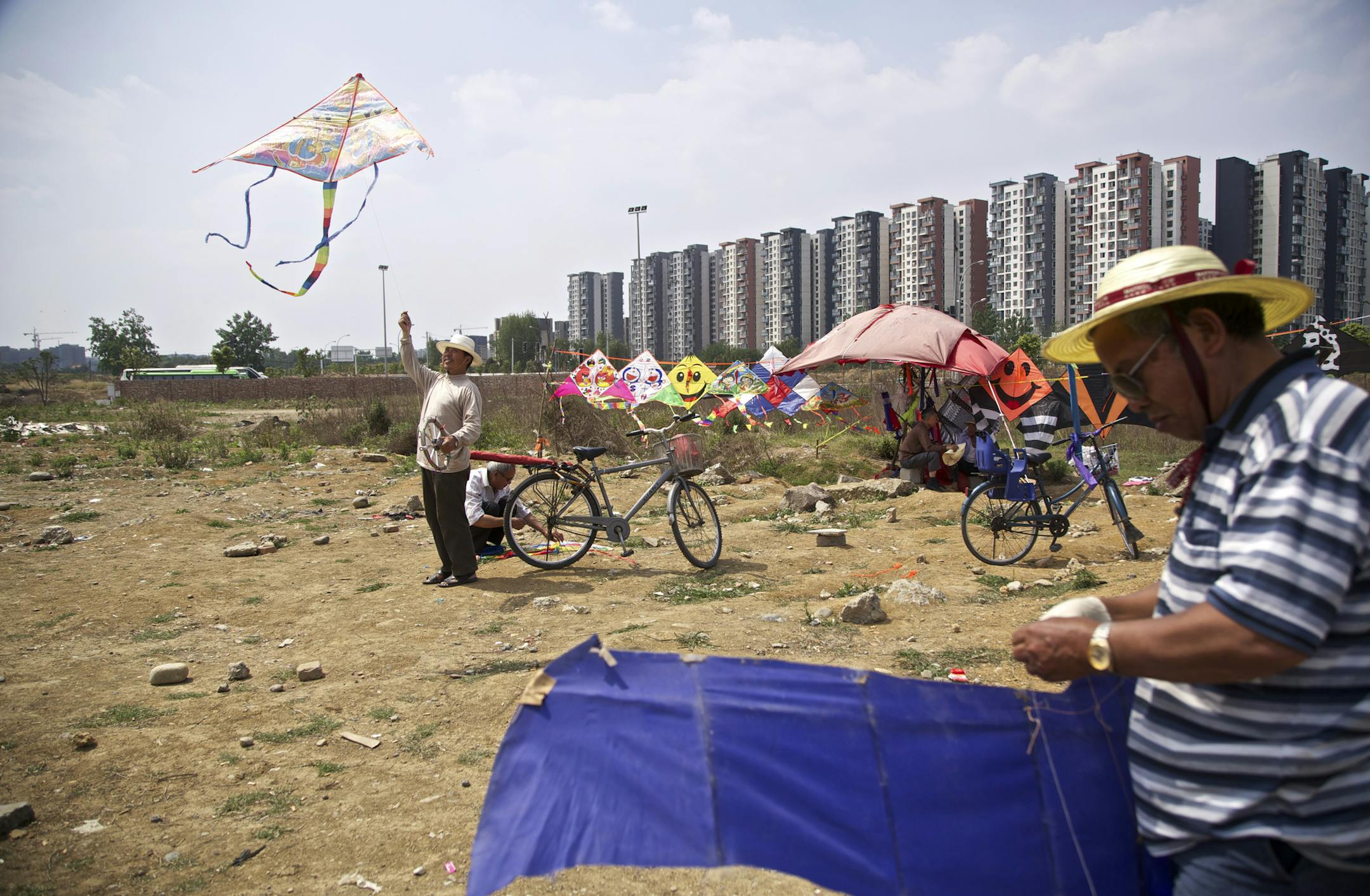 FILE -- Hobbyists fly kites in farmland cleared for development in Chengdu, China, April 30, 2013. The Chinese president's plans for an economic overhaul could hinge on policy battles reaching down into thousands of towns and villages over land, money and a misshapen fiscal system that has bred public discontent and financial hazards. (Justin Jin/The New York Times)