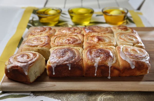 The baked rolls come out nicely browned and wonderfully aromatic.