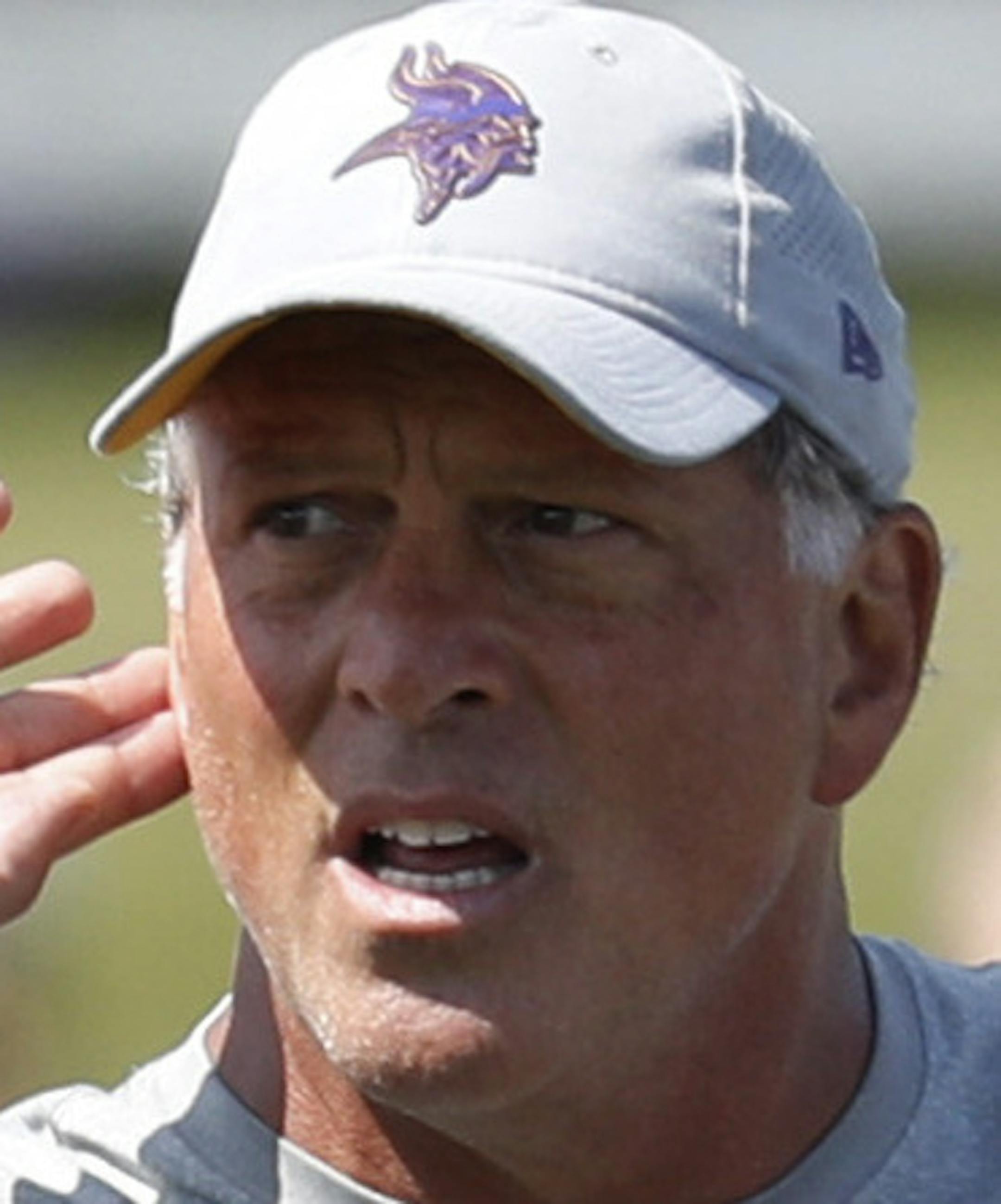 Tight ends coach Clancy Barone gave instruction to linemen during Saturday morning practice. He will become one of two co-offensive line coaches in the wake of Tony Sparanoís death, the Vikings announced Saturday, along with Andrew Janocko during Minnesota Vikings training camp at TCO Performance center Saturday July 28, 2018 in Eagan, MN. ] JERRY HOLT ï jerry.holt@startribune.com