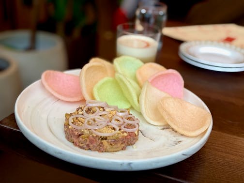 Beef tartare with shrimp chips