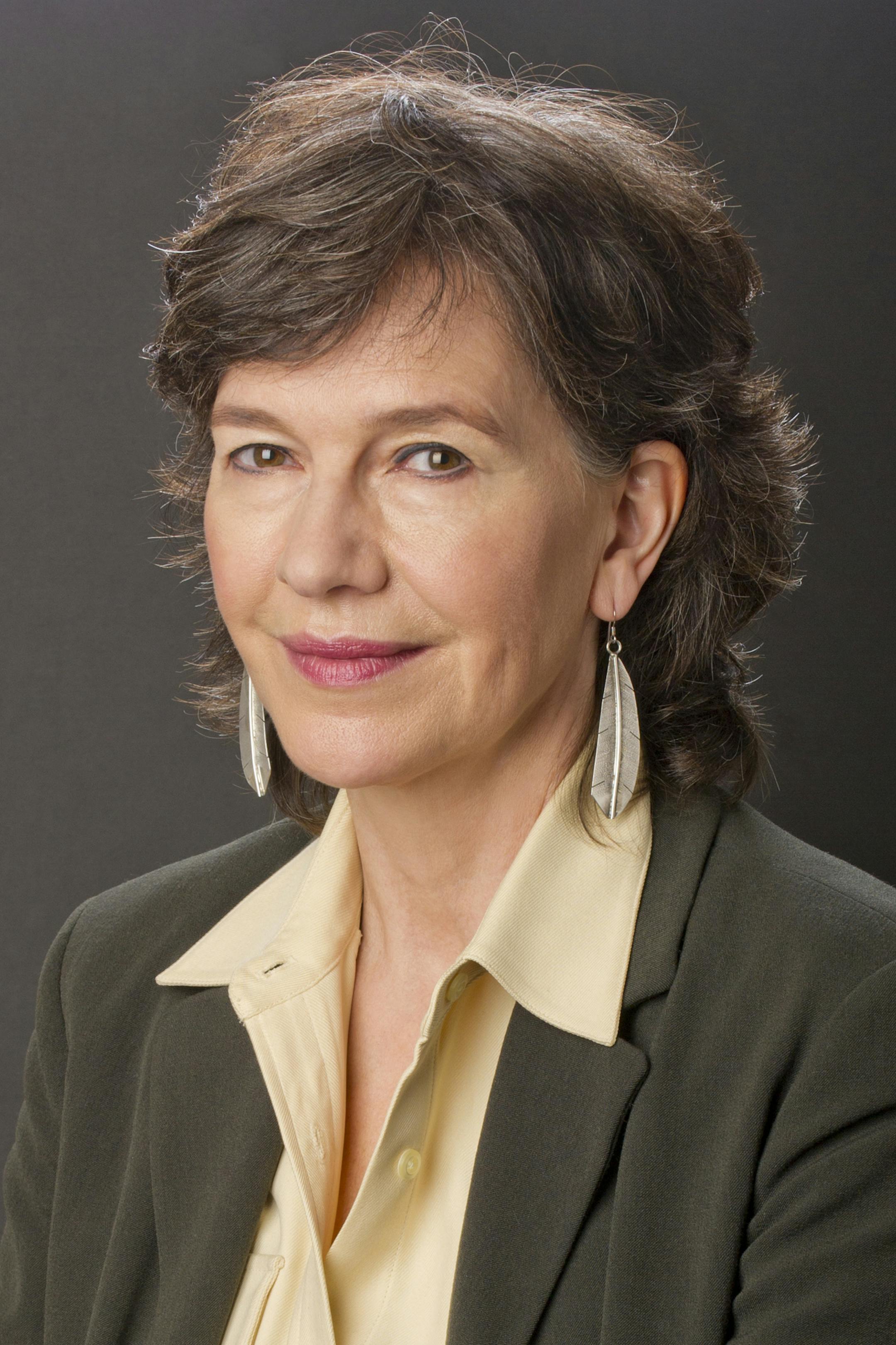 PAUL EMMEL PHOTOGRAPHY Author Louise Erdrich ORG XMIT: MIN1209281650371035