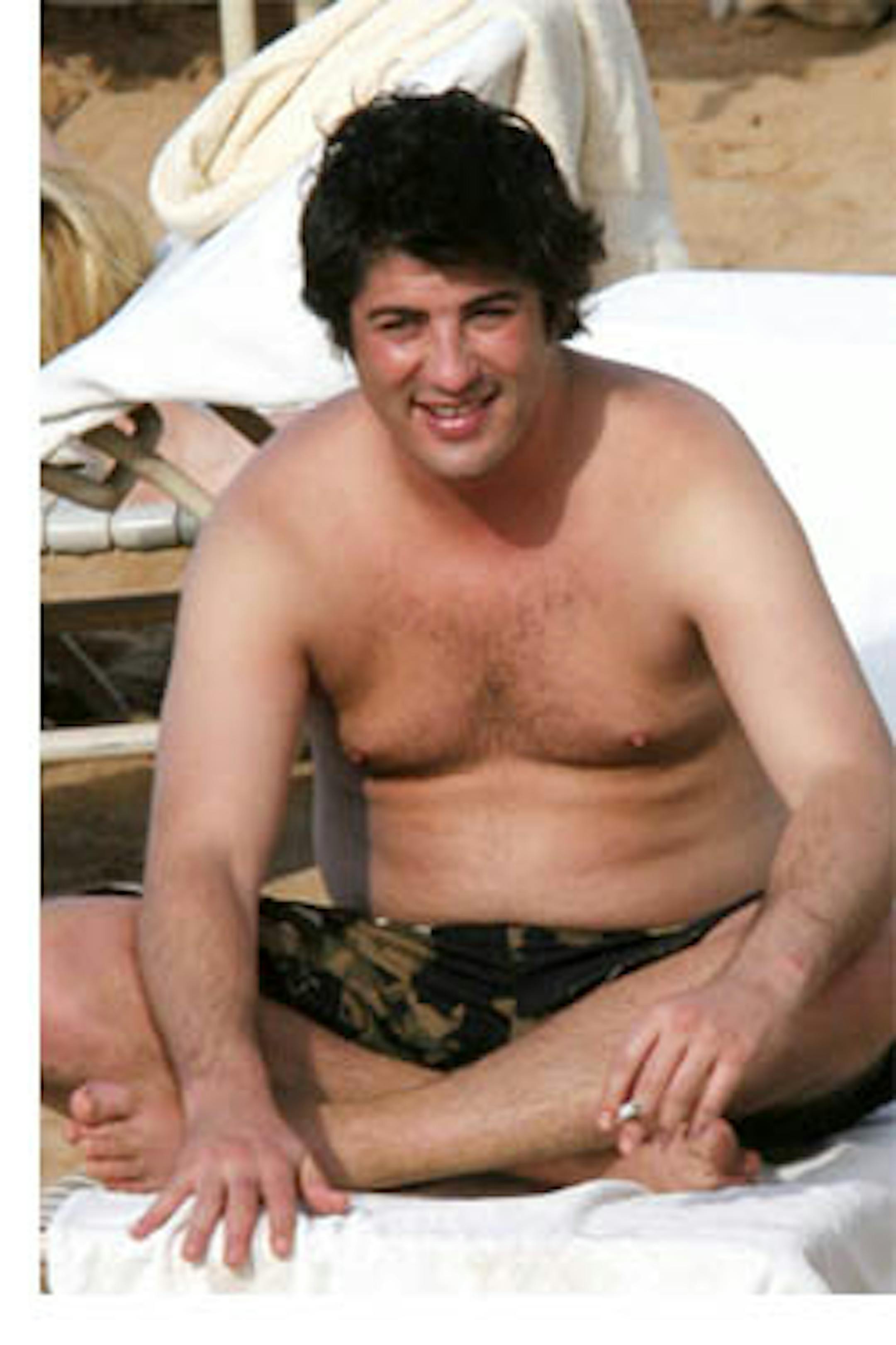 Brandon Davis and his many funny faces on his excursion o the beach this holiday season in Maui. He is hanging out with his brother and Rick Solomon off the infamous Paris Hilton sex tape scandal.