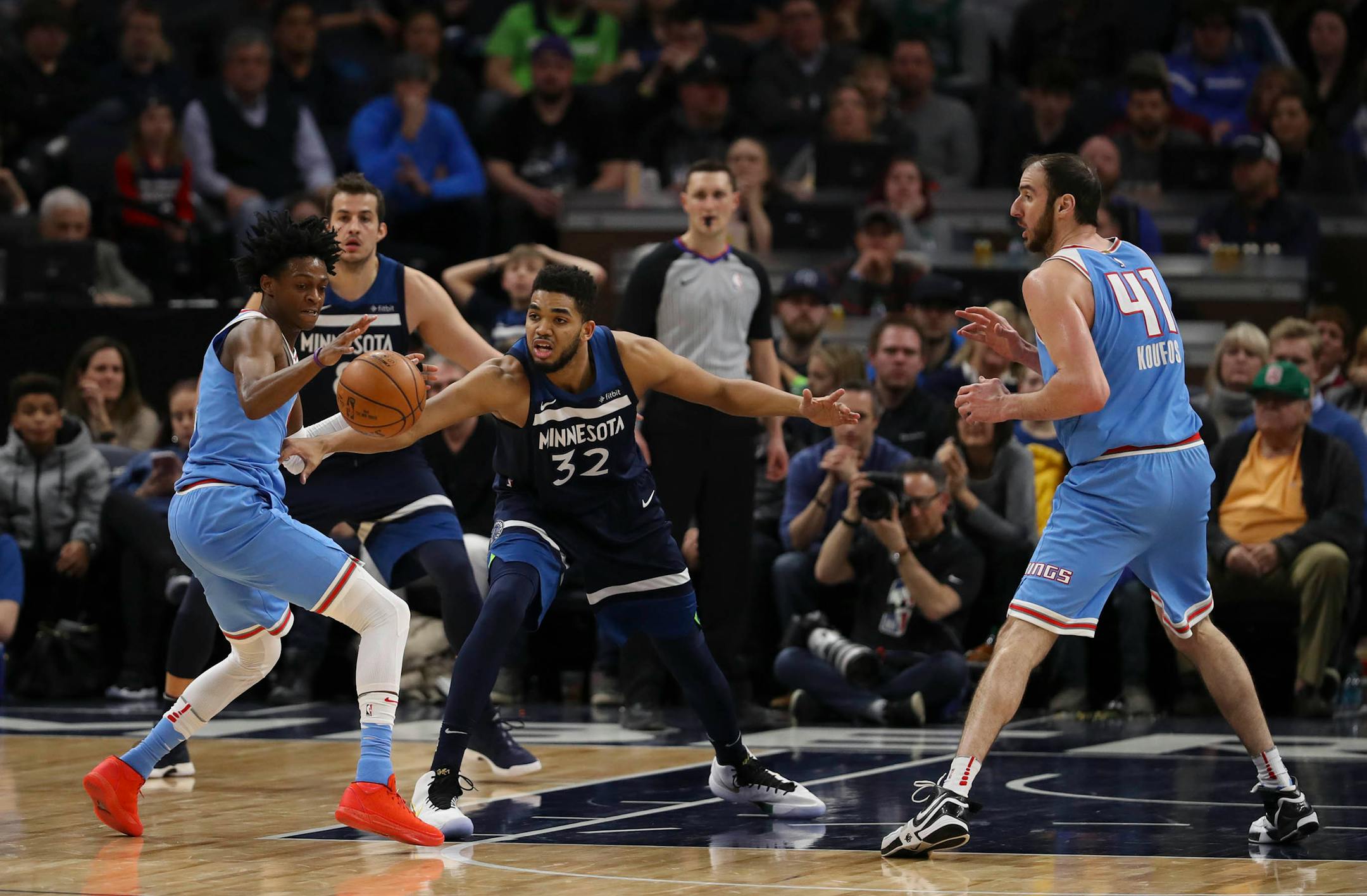Minnesota Timberwolves center Karl-Anthony Towns (32) forced Sacramento Kings guard De'Aaron Fox (5) to lose control of the ball while defending him in the fourth quarter.