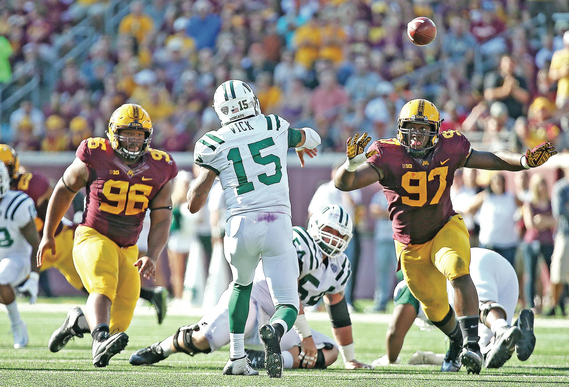 Minnesota's defensive tackle Steven Richardson, left, and Minnesota's defensive lineman Scott Ekpe put defensive pressure on Ohio's quarterback Derrius Vick in the second quarter as the Gophers took on Ohio at TCF Bank Stadium, Saturday, September 26, 2015 in Minneapolis, MN. ] (ELIZABETH FLORES/STAR TRIBUNE) ELIZABETH FLORES &#xef; eflores@startribune.com ORG XMIT: MIN1509261900090329