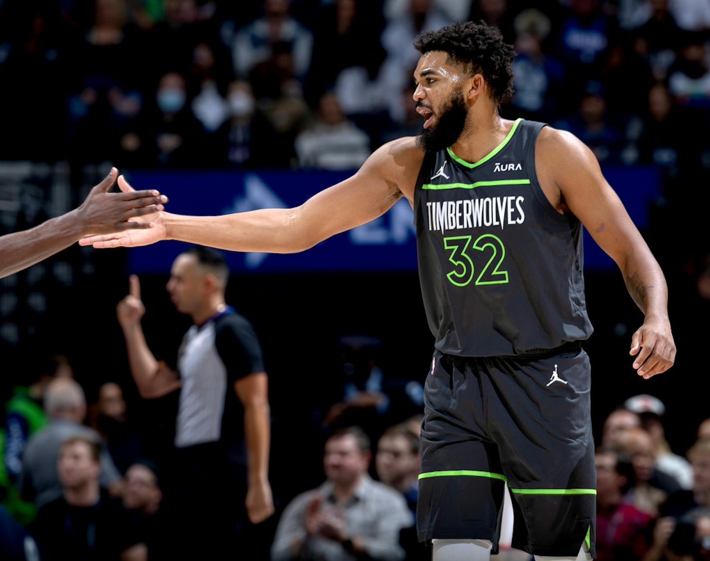 Karl Anthony Towns (32) of the Minnesota Timberwolves Monday, November 20, 2023, at Target Center in Minneapolis, Minn. ] CARLOS GONZALEZ • carlos.gonzalez@startribune.com