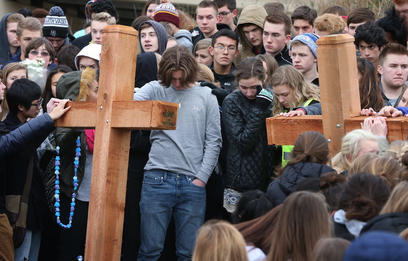 Students from Mounds View High school gathered at the crash scene along hwy 96 where they left memorials for two students that were killed in a traffic accident December 05,2016 in Mounds View, MN. ] Jerry Holt / jerry. Holt@Startribune.com