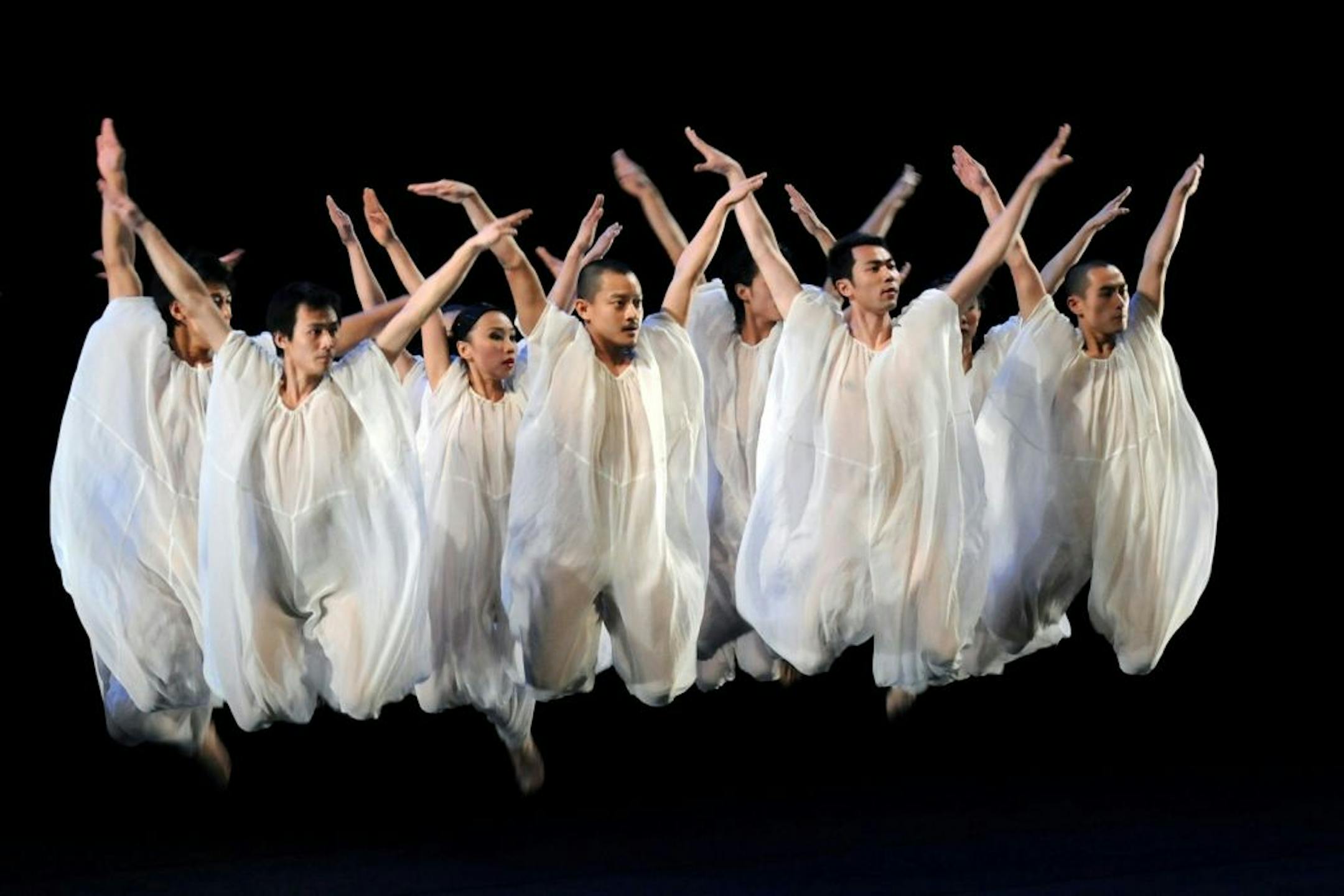 Jin Xing Dance Theatre Shanghai's retrospective production Shanghai Tango reaches beyond choreographer Jin Xing's personal odyssey.