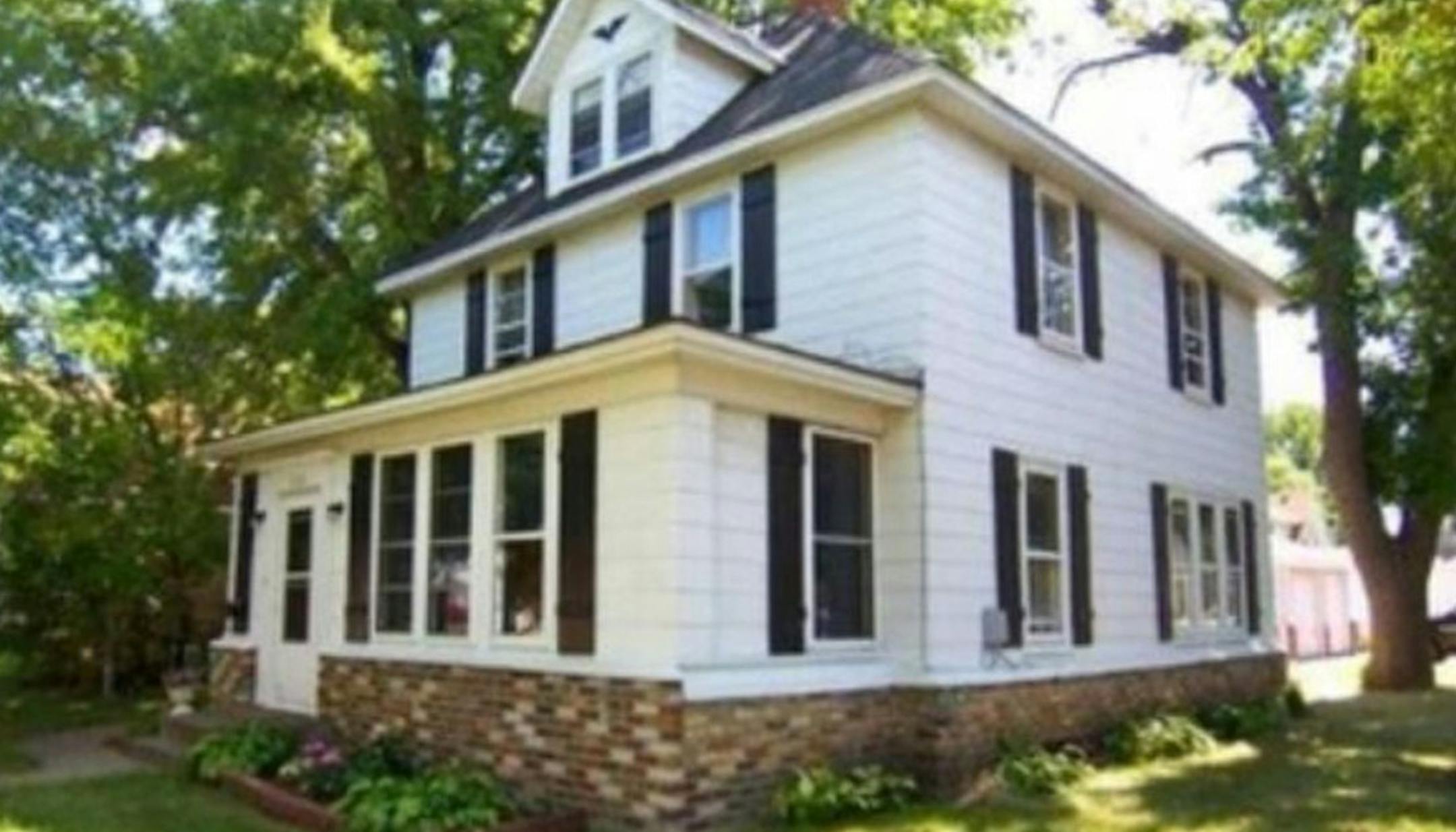 ... St. Paul
Built in 1913, this four-bedroom, two-bath house located in the Hamline-Midway neighborhood has 1,544 finished square feet and features hardwood floors, oak woodwork, built-in buffet, new windows and appliances, fireplace, full basement, sunroom and two-car detached garage. Listed by Kari Olson, Keller Williams Integrity, 651-235-1181.