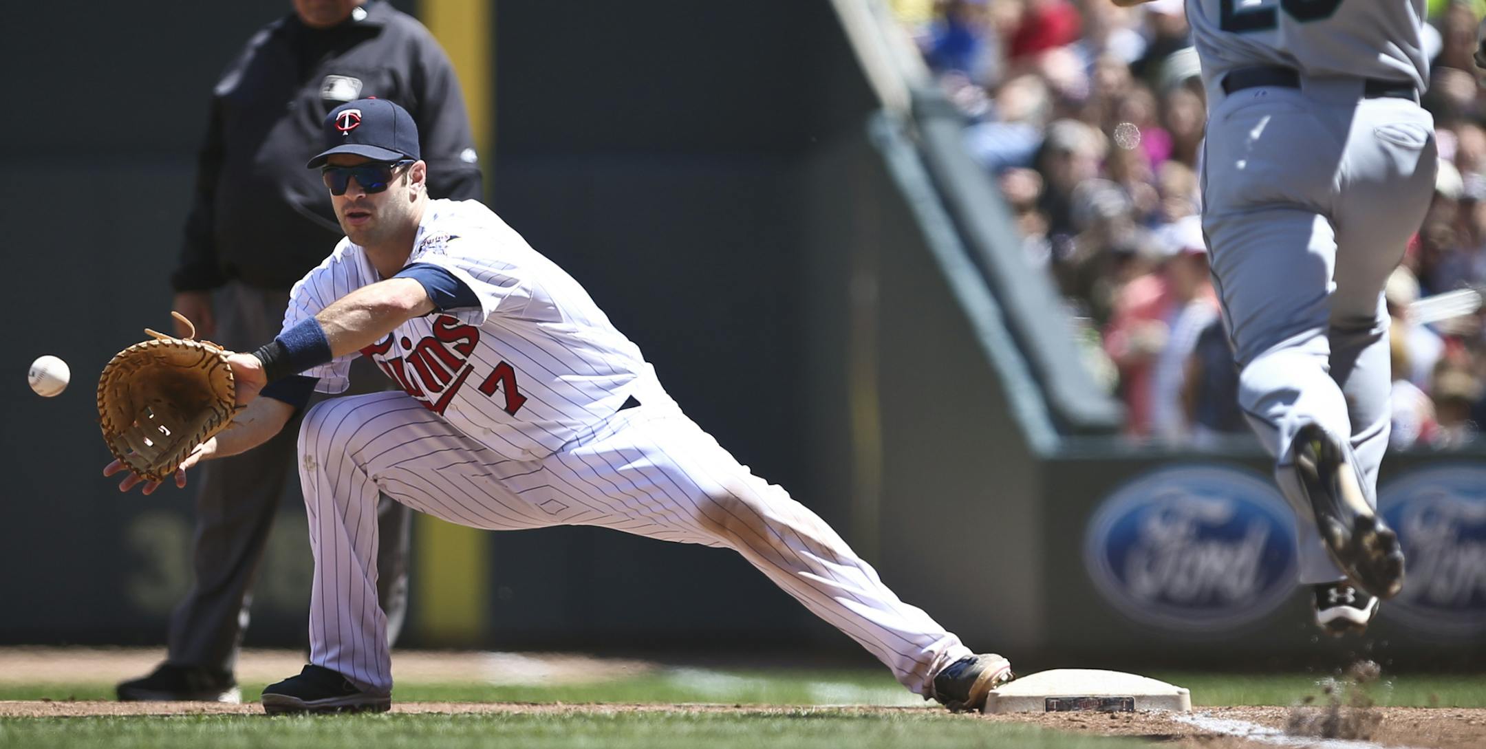 Lingering concussion symptoms, some daunting medical research and advice from players such as ex-teammate Justin Morneau led Joe Mauer to decide that moving to first base would be best for him and the Twins.