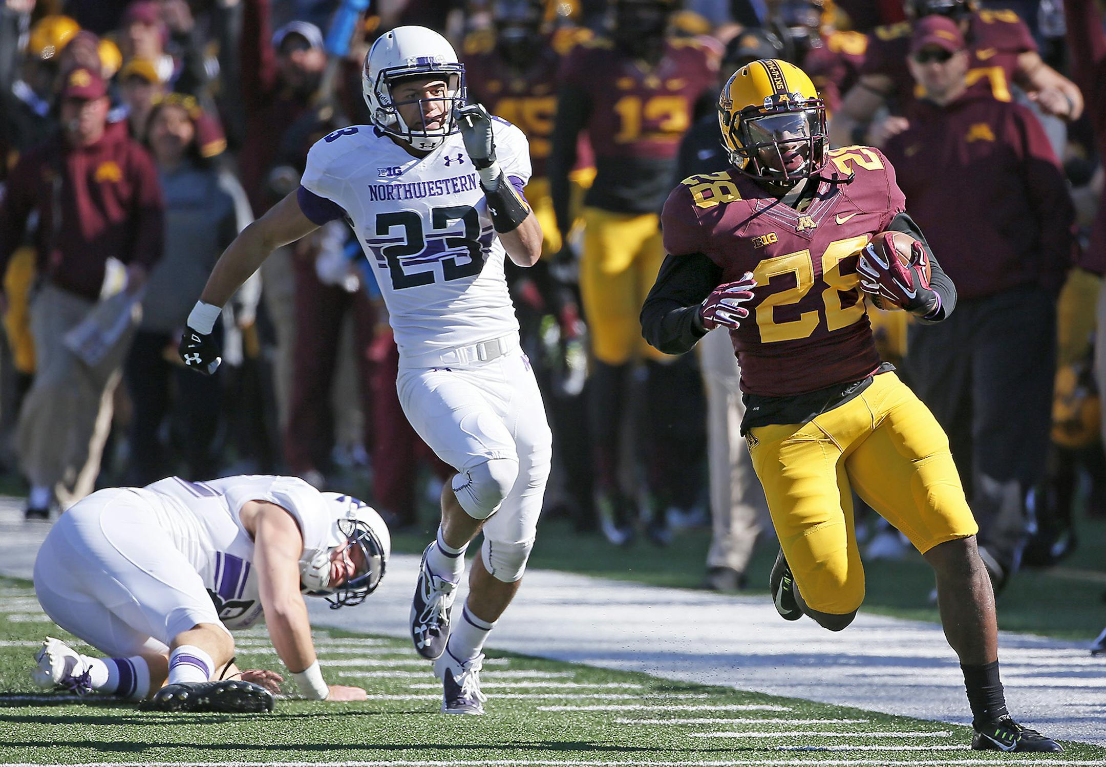 Gophers defensive back Jalen Myrick (28) ran for a 100-yard touchdown return despite defensive pressure including that of Northwestern's place kicker Jack Mitchell (8) and cornerback Nick VanHoose (23) in the fourth quarter as the Minnesota Gophers took on the Northwestern Wildcats at TCF Stadium, Saturday, October 11, 2014 in Minneapolis, MN. ] (ELIZABETH FLORES/STAR TRIBUNE) ELIZABETH FLORES • eflores@startribune.com
