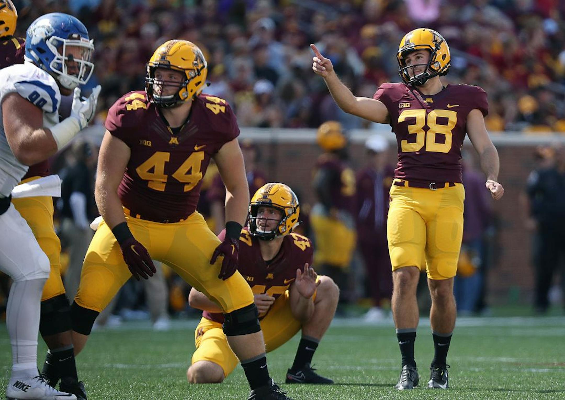 Gophers kicker Emmit Carpenter (38)