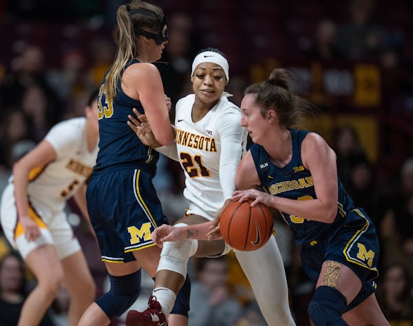 Whalen's Gophers lose to Michigan, score fewest points since 2010