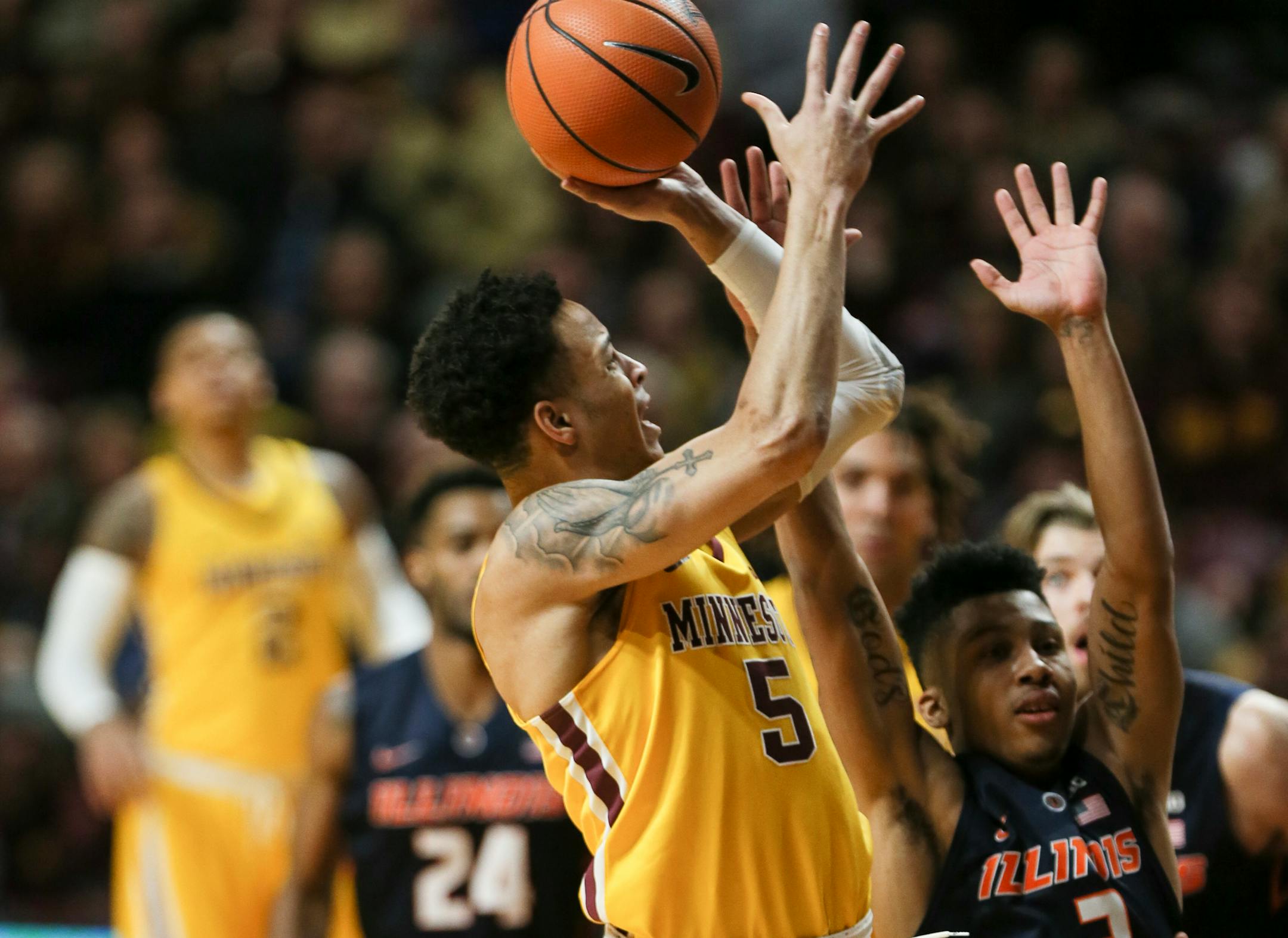 Gophers guard Amir Coffey