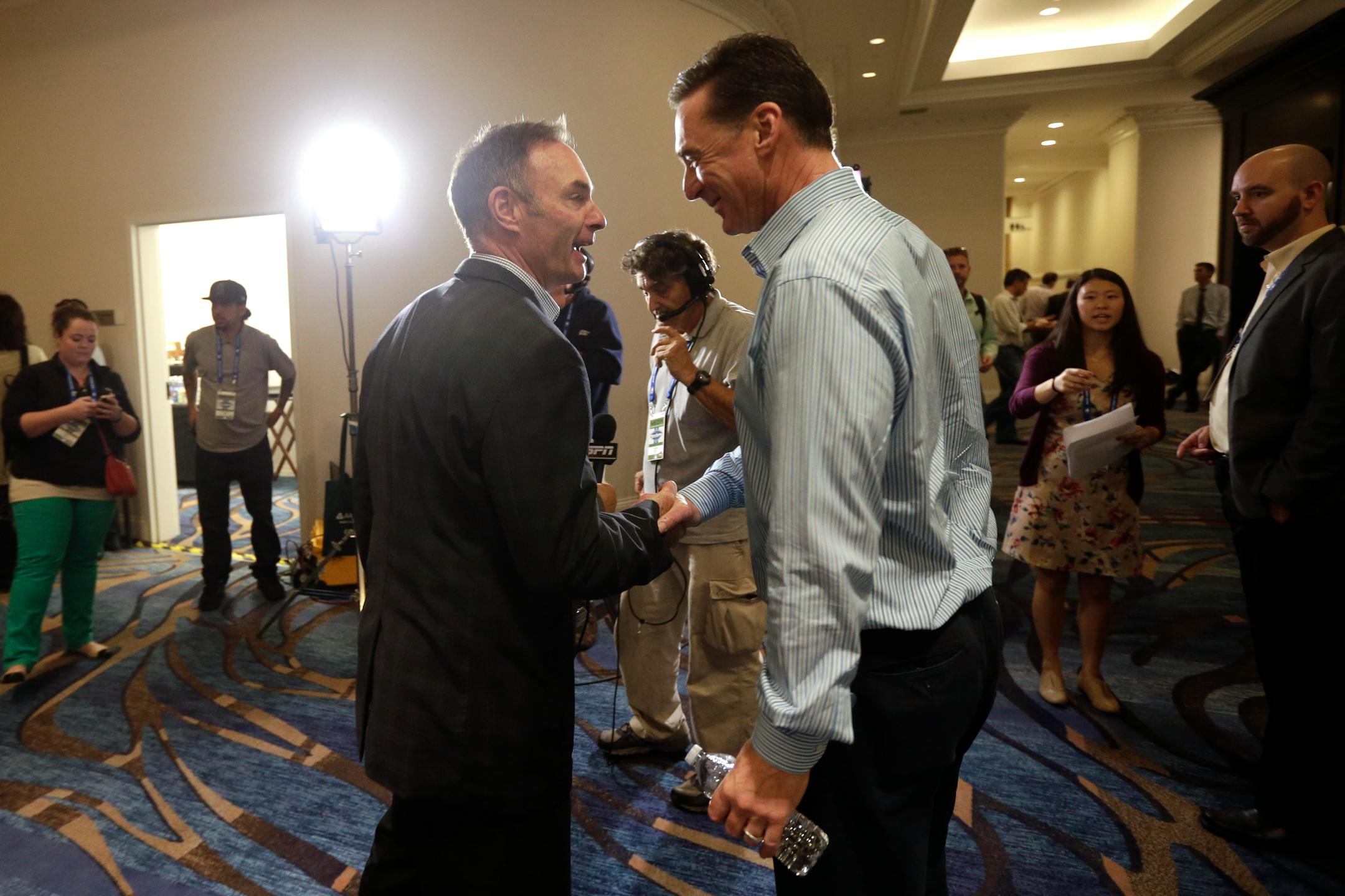 Oakland Athletics manager Bob Melvin, right, greets Minnesota Twins manager Paul Molitor during Major League Baseball's winter meetings Monday, Dec. 8, 2014, in San Diego.