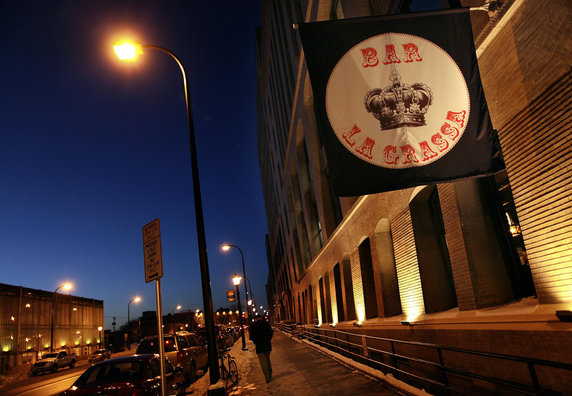 Bar La Grassa TOM WALLACE • twallace@startribune.com Assign#20010636A Slug: rn1231 Date: December 11, 2009 Restaurant review, Bar La Grassa, chef/co-owners, Isaac Becker, Nancy St. Pierre, Josh Thoma, and their staff have put together a great dining experience this year. IN THIS PHOTO: The bars sign at 800 Washington Ave. N. ORG XMIT: MIN2013042918080360